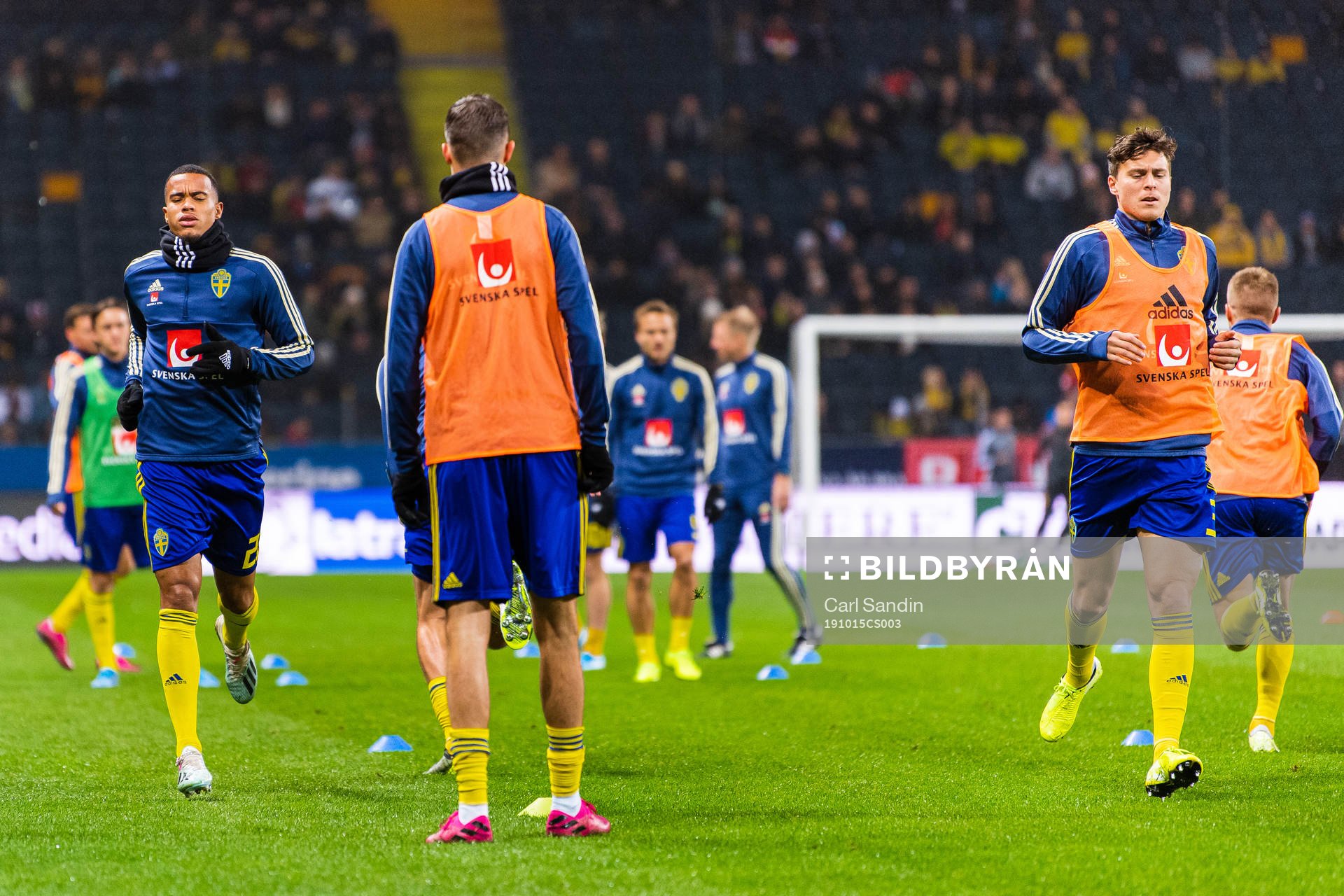 Robin Quaison and Victor Nilsson Lindelöf of Sweden