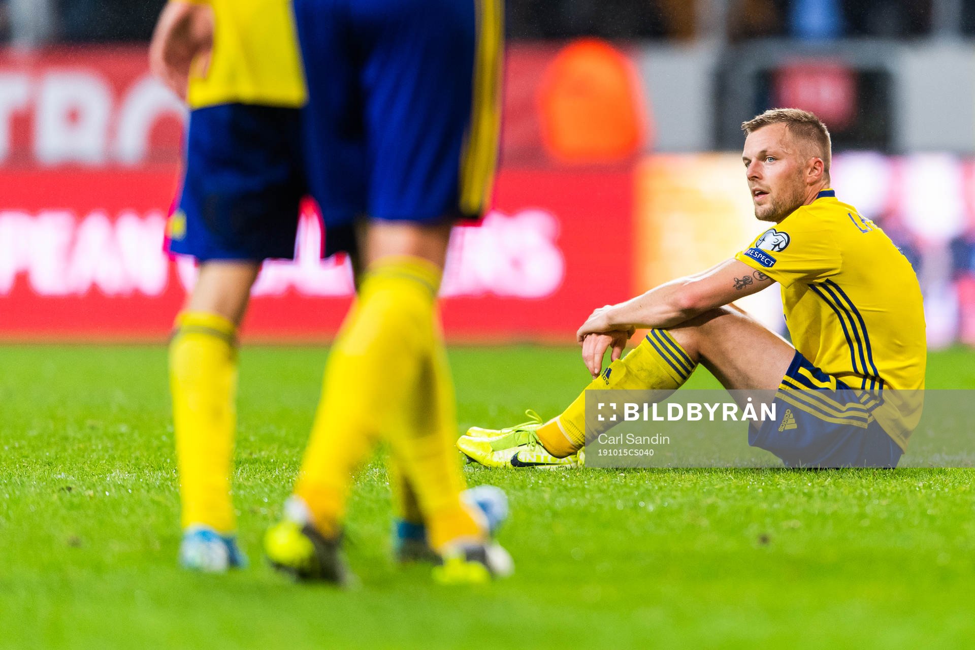 Sebastian Larsson of Sweden looks dejected