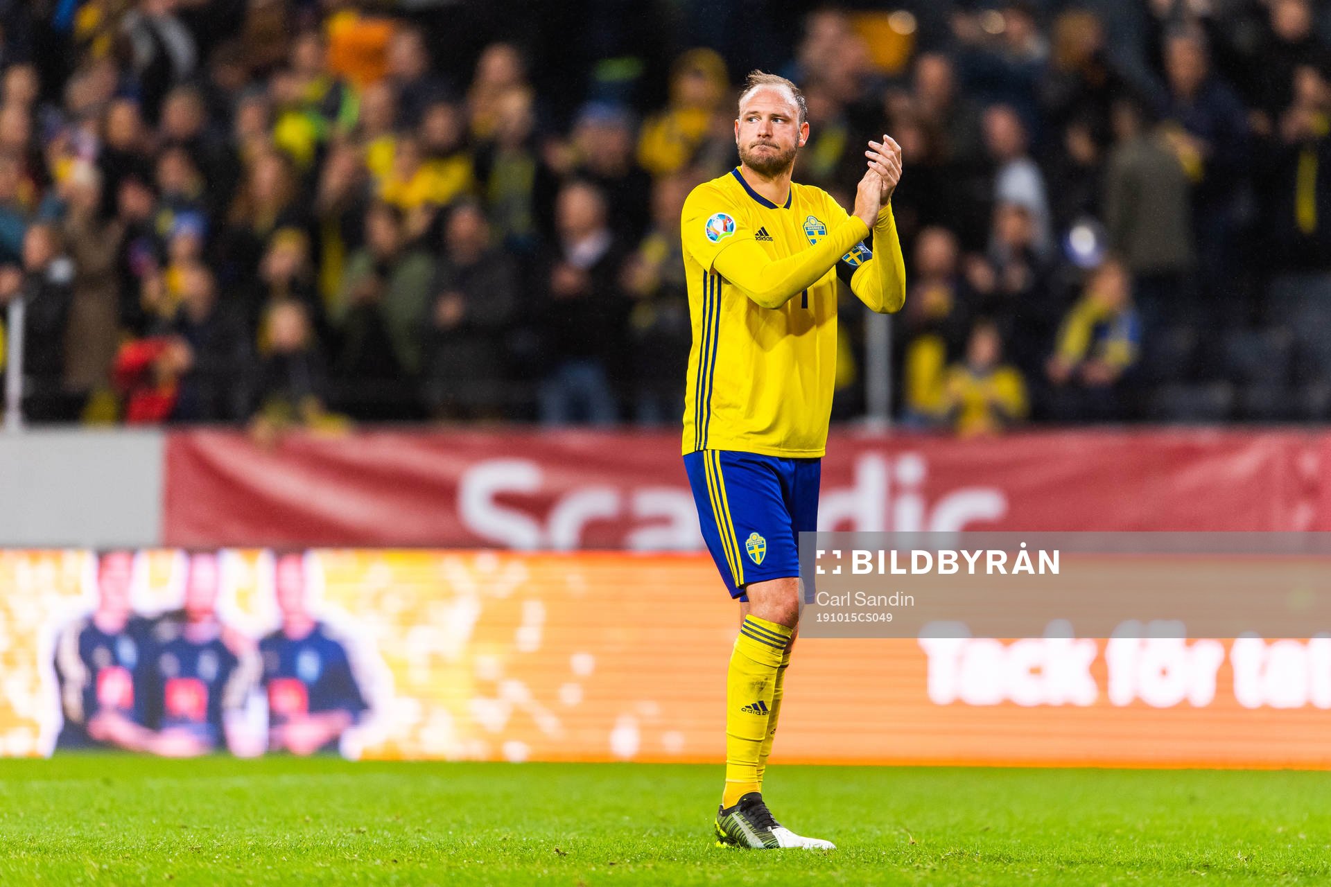 Andreas Granqvist of Sweden recognizes the audience