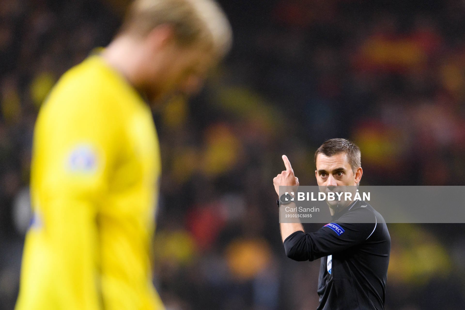 Referee Clement Turpin