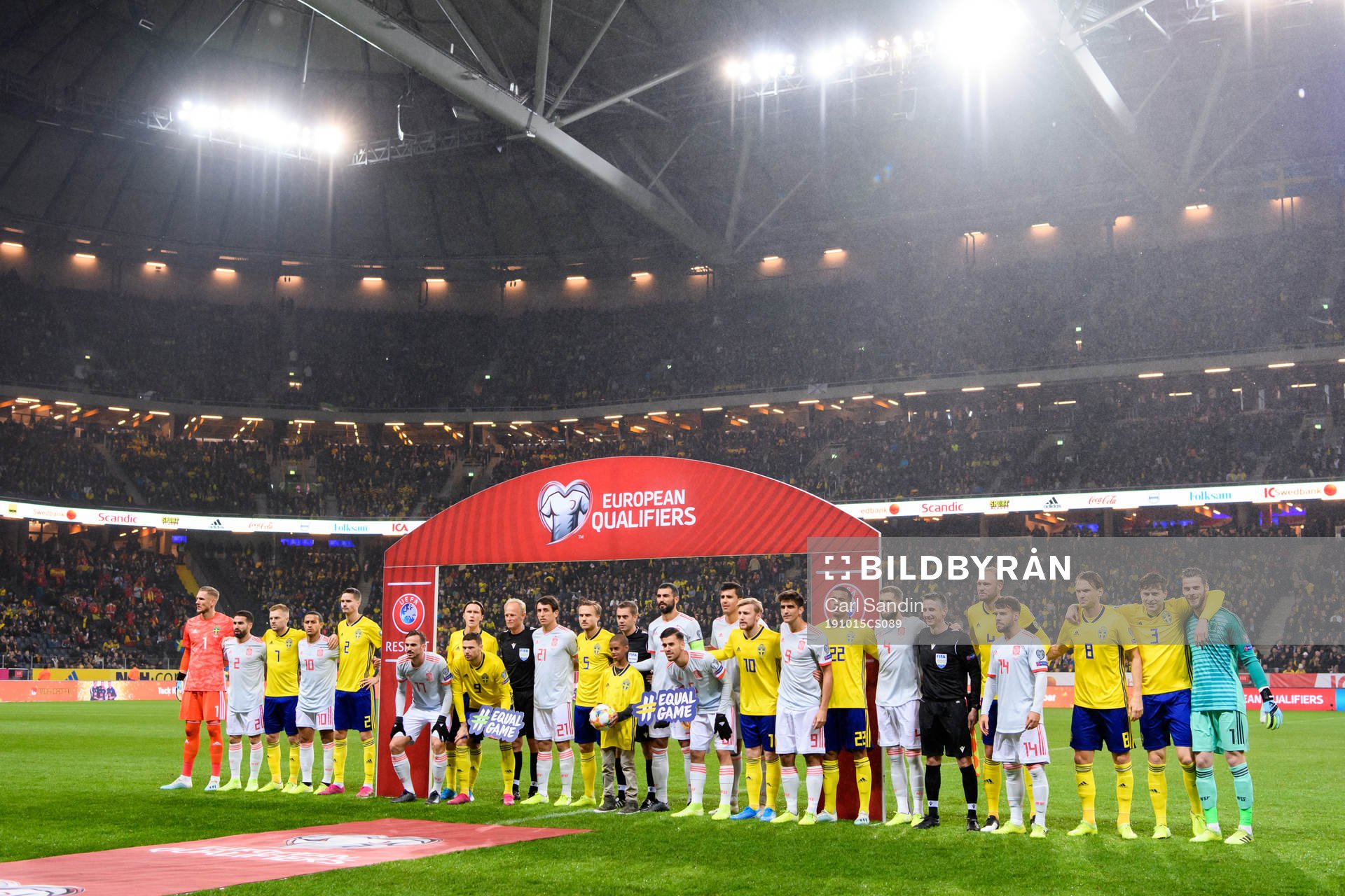 The players of Sweden and Spain
