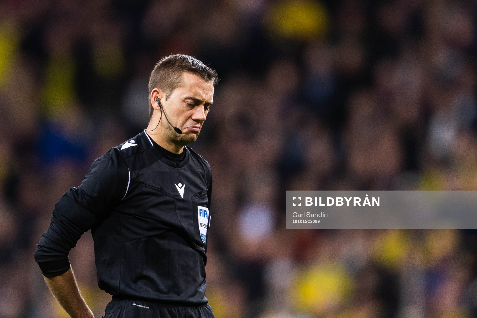 Referee Clement Turpin