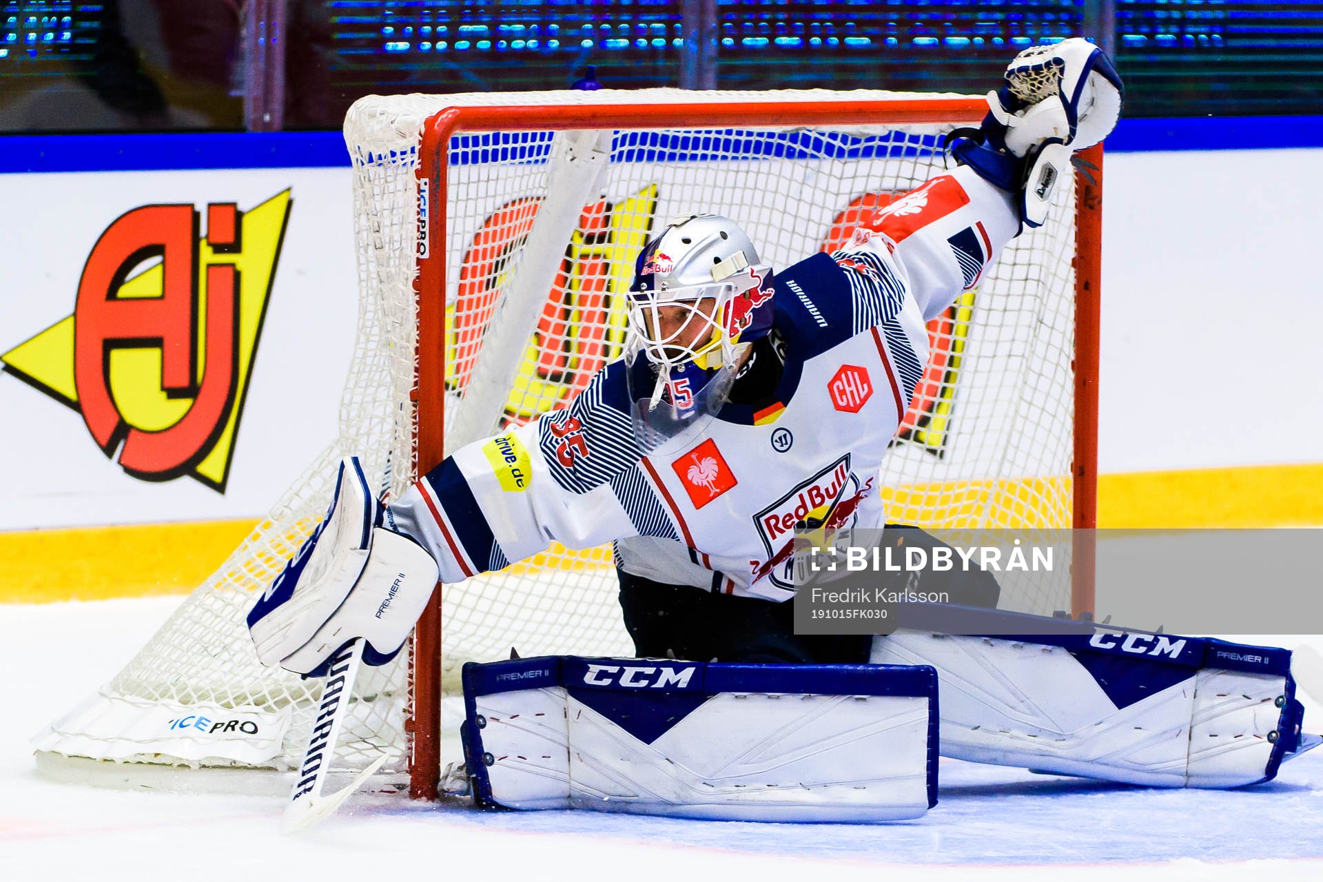 goalkeeper Kevin Reich of Red Bull Munich