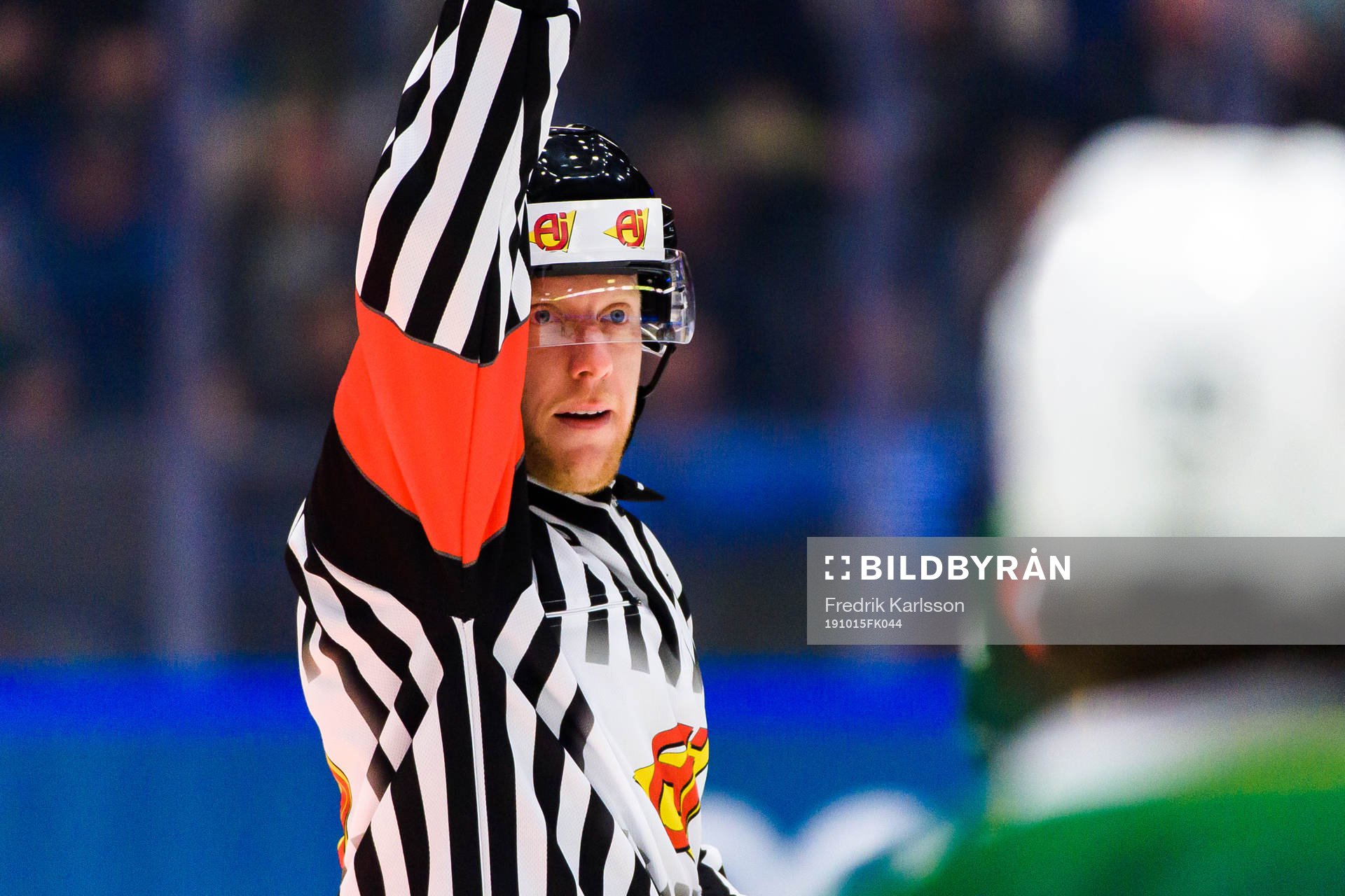 Referee Mikael Holm