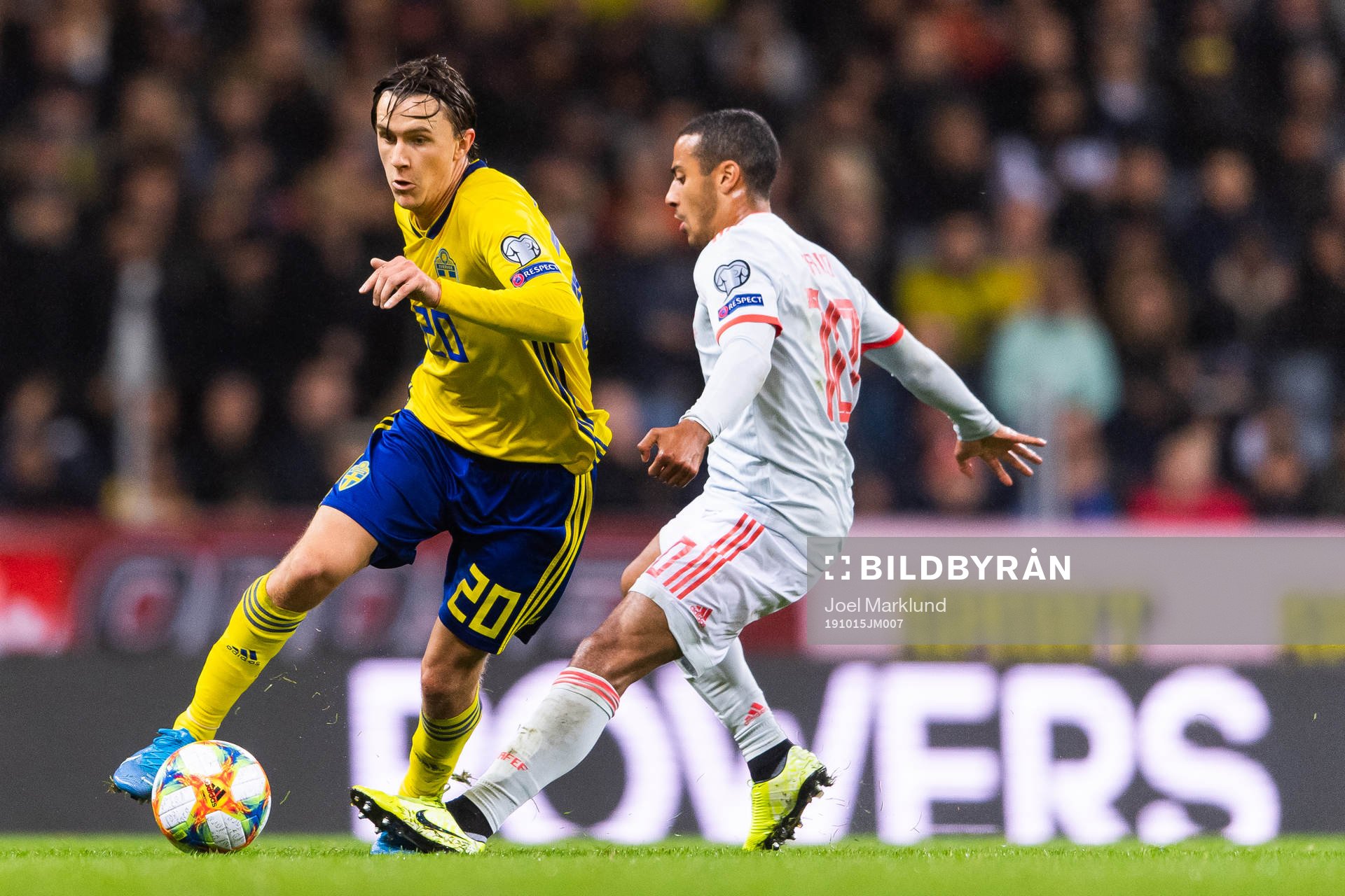 Kristoffer Olsson of Sweden and Thiago Alcantara of Spain