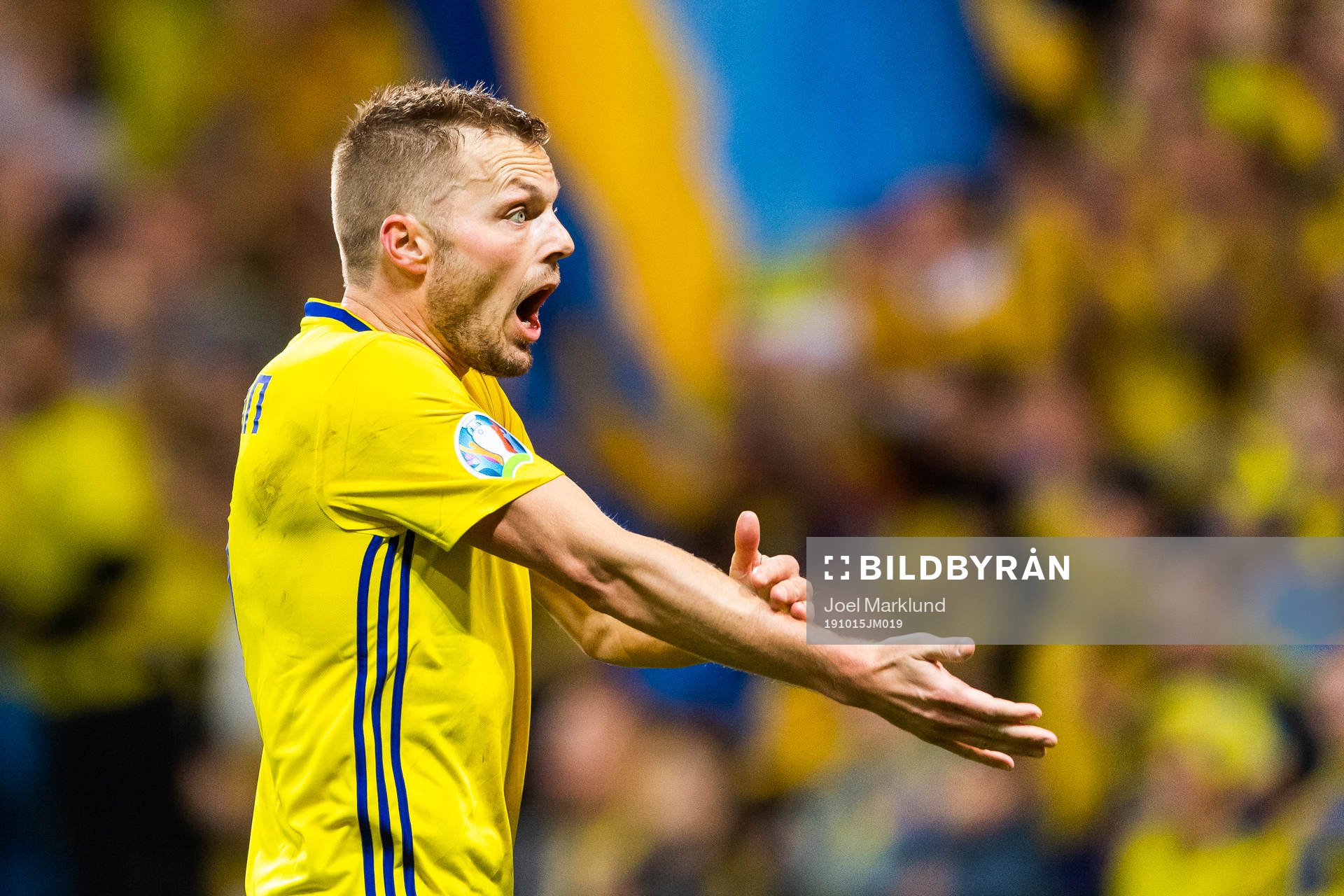 Sebastian Larsson of Sweden calls for hand ball