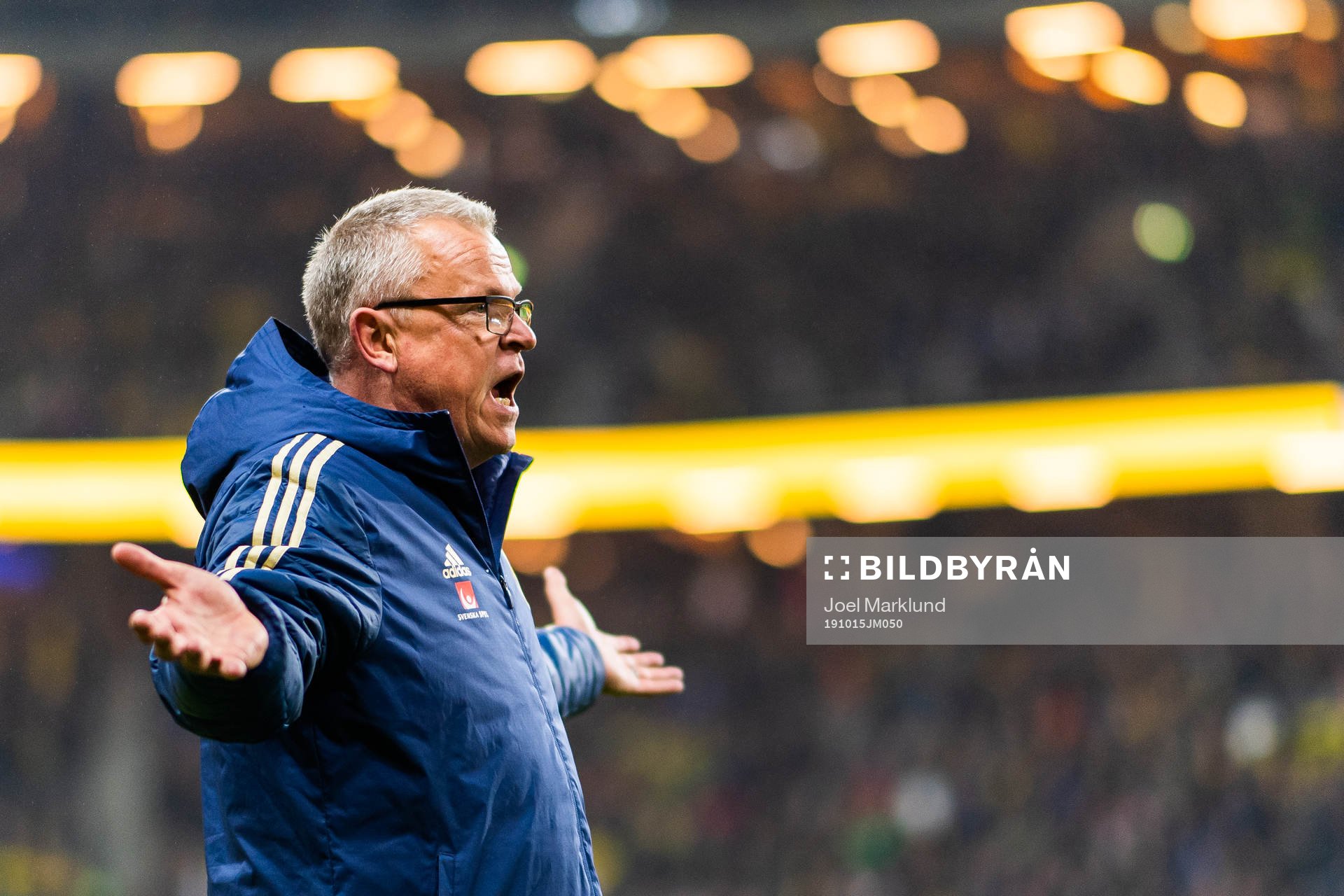Janne Andersson, head coach of Sweden reacts