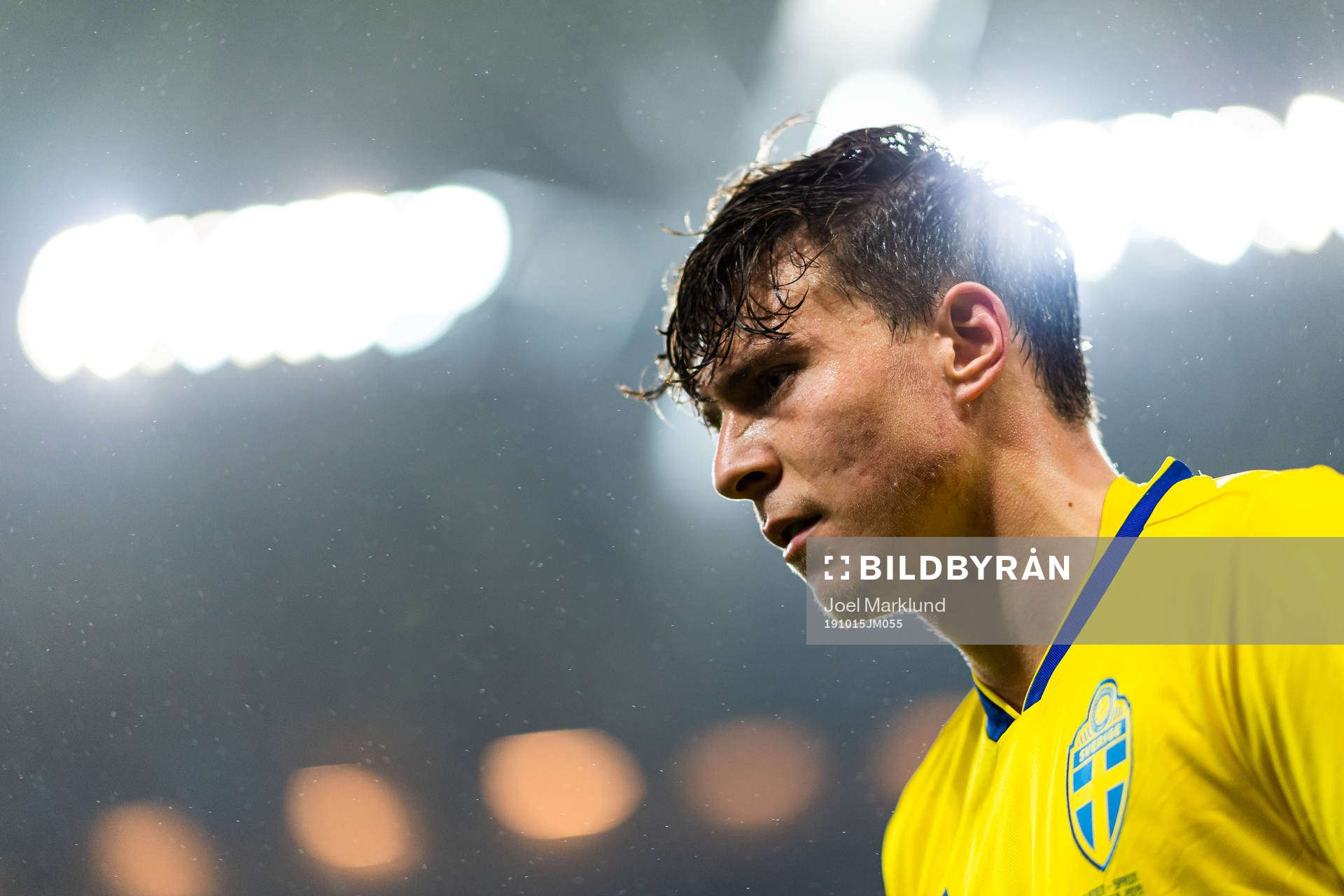 Victor Nilsson Lindelöf of Sweden looks dejected