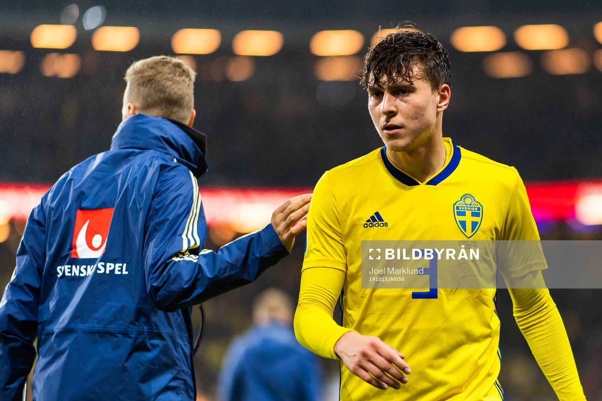 Victor Nilsson Lindelöf of Sweden looks dejected