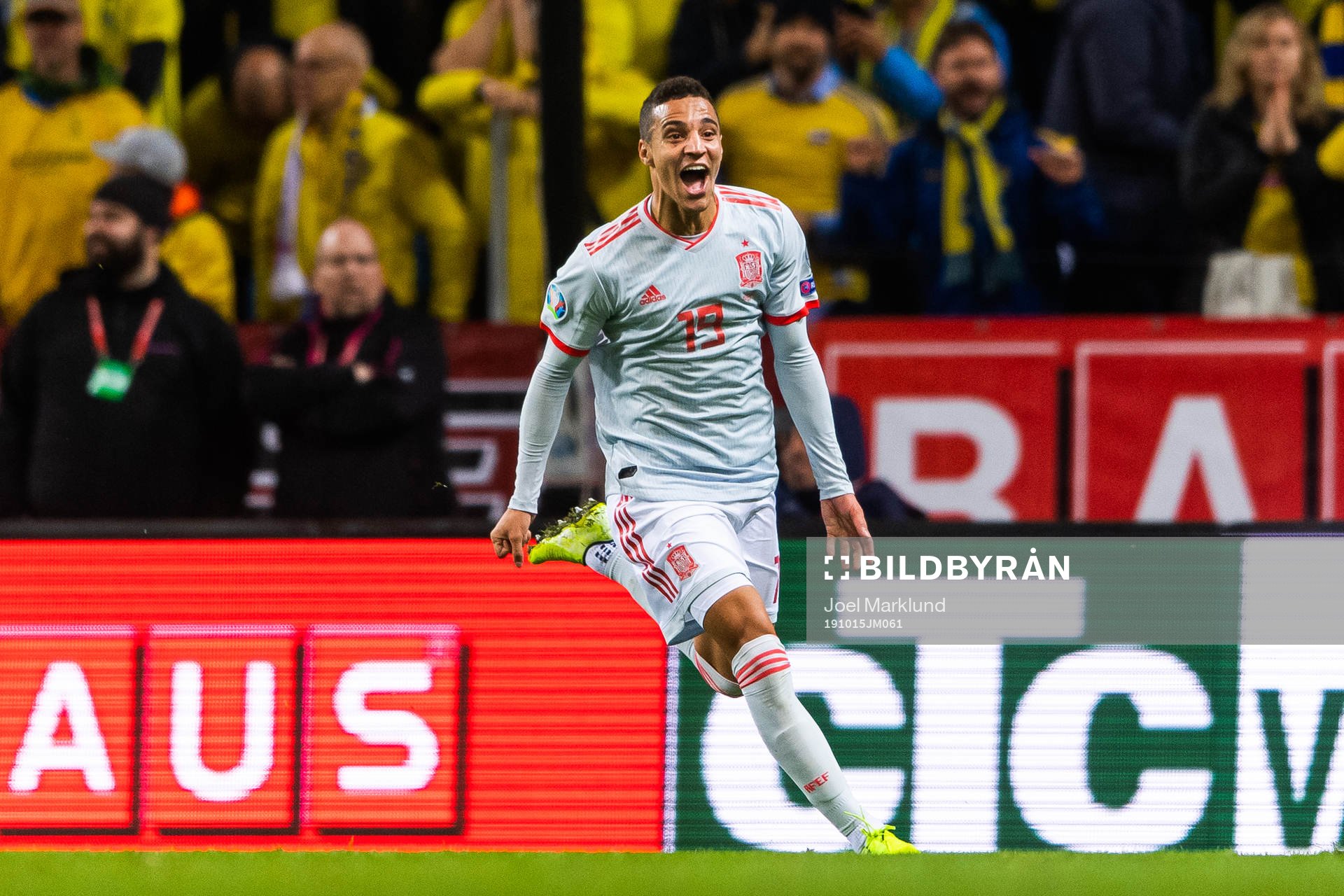 Rodrigo of Spain celebrates