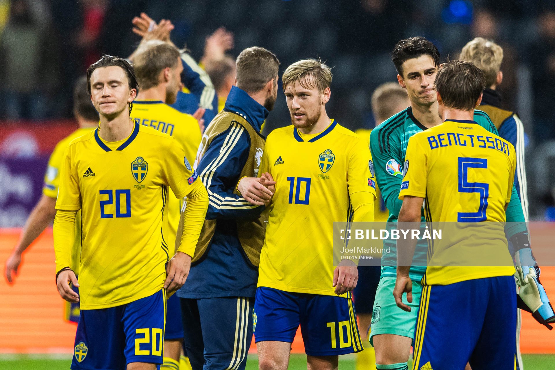 Kristoffer Olsson and Emil Forsberg of Sweden look dejected