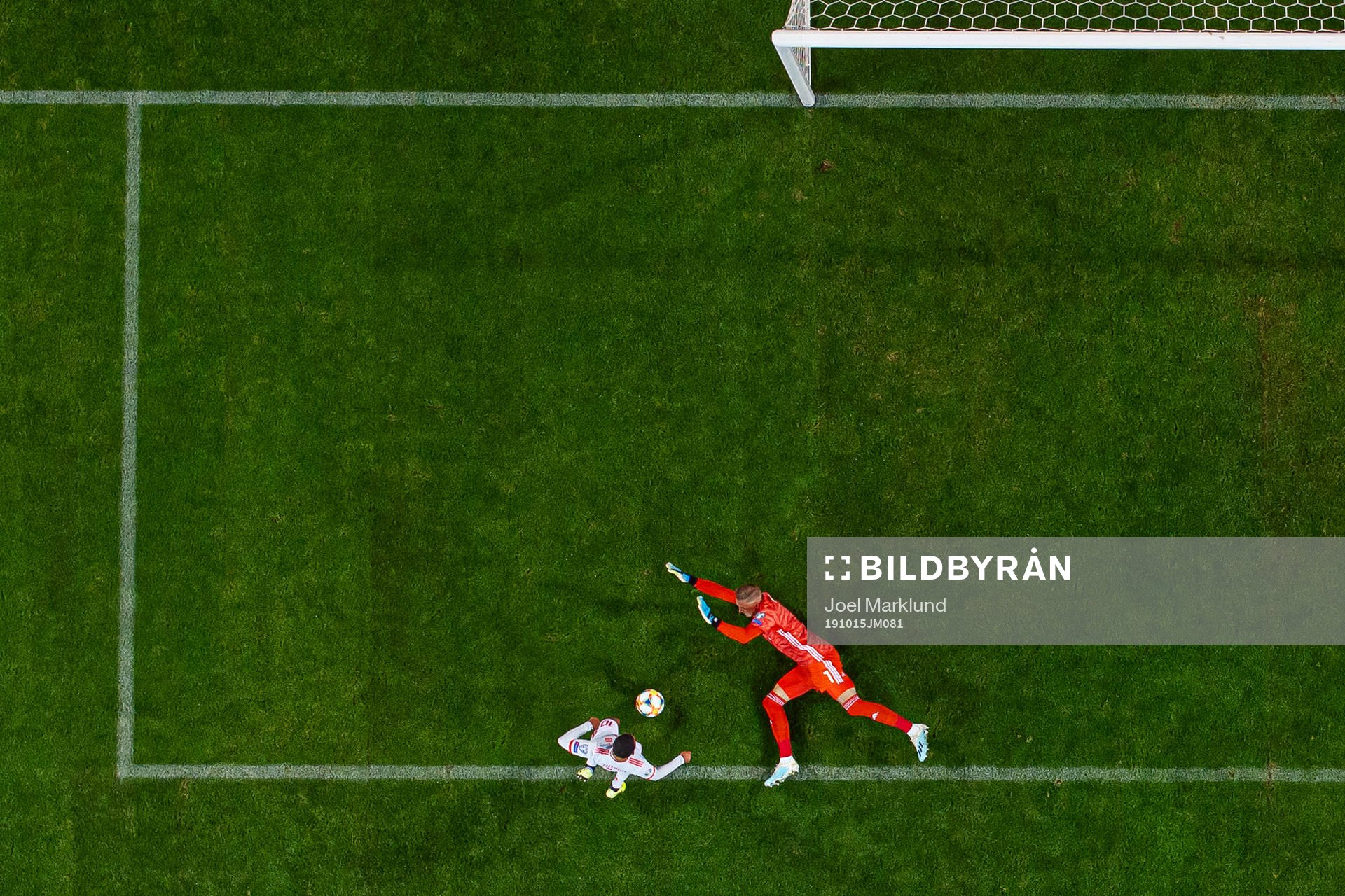 Thiago Alcantara of Spain misses a goal chance