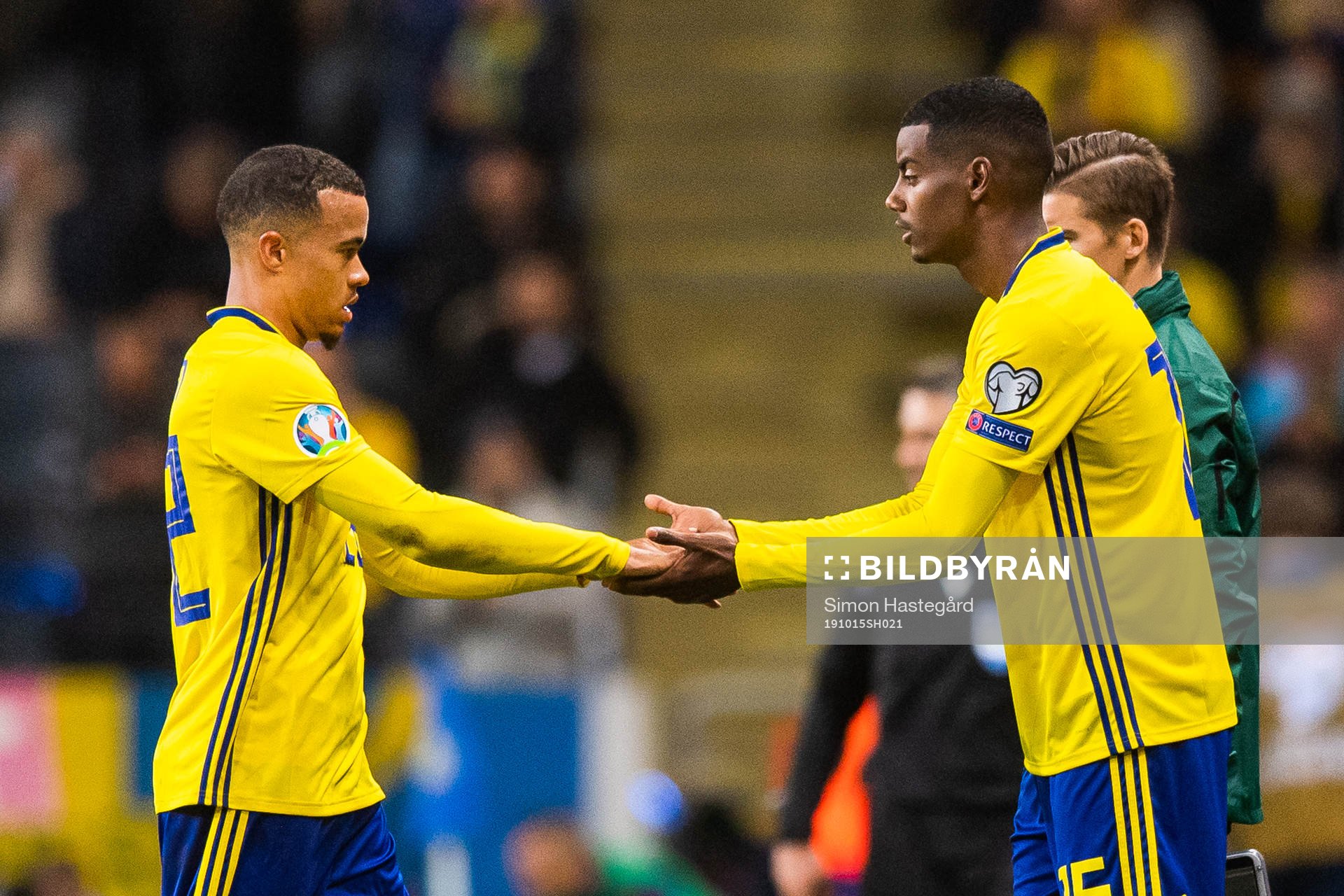 Robin Quaison is substituted for Alexander Isak of Sweden