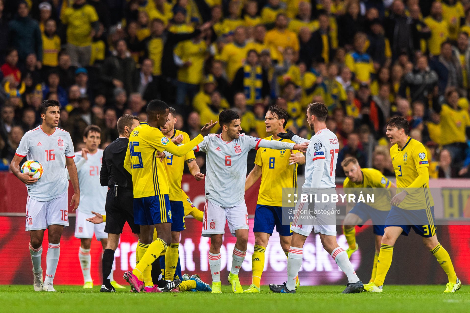 Dani Ceballos of Spain goes in between Fabian Ruiz and