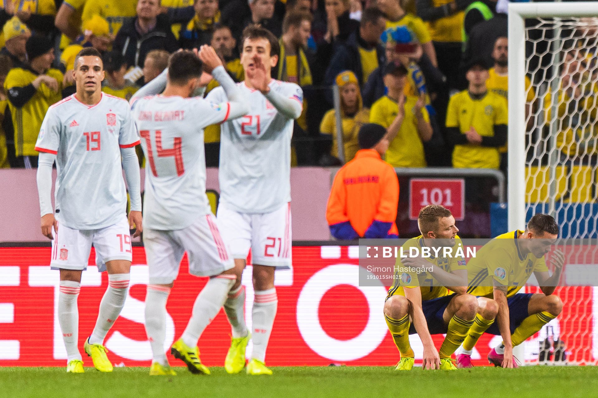 Sebastian Larsson and Mikael Lustig of Sweden look dejected