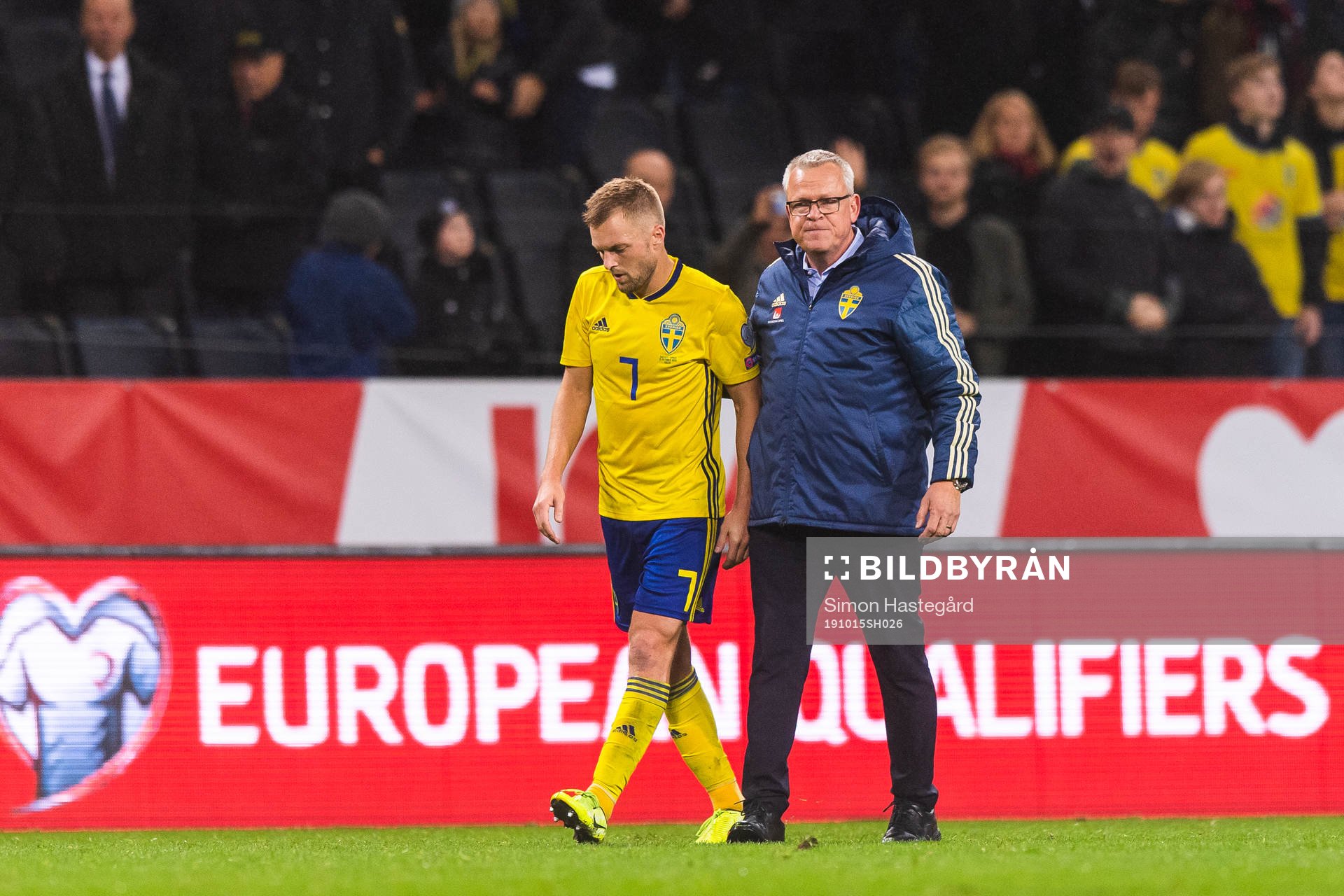 Sebastian Larsson and Janne Andersson, head coach of Sweden