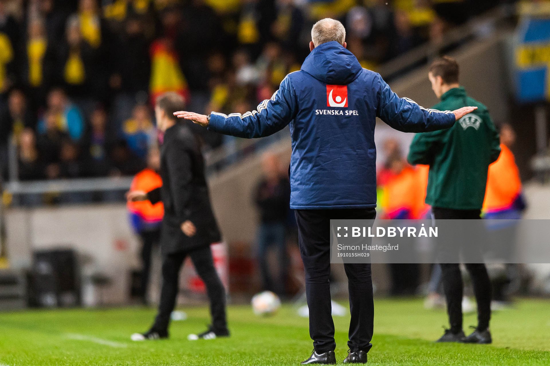 Janne Andersson, head coach of Sweden reacts