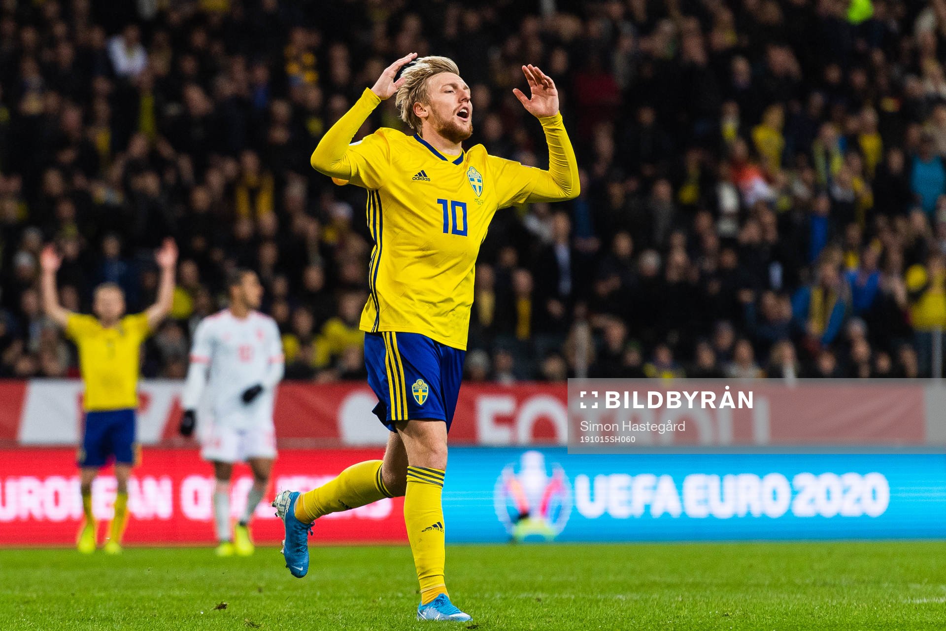 Emil Forsberg of Sweden reacts