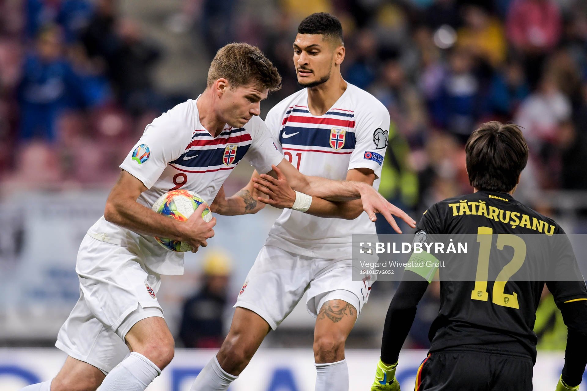 Alexander Sørloth of Norway celebrates with Bjørn Maars