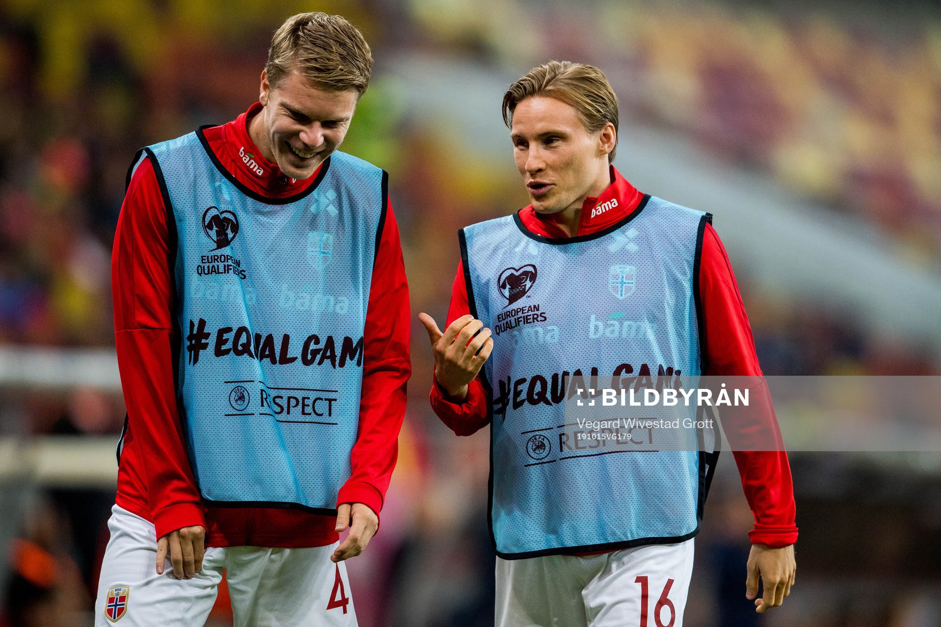 Sigurd Rosted and Jonas Svensson of Norway warm up