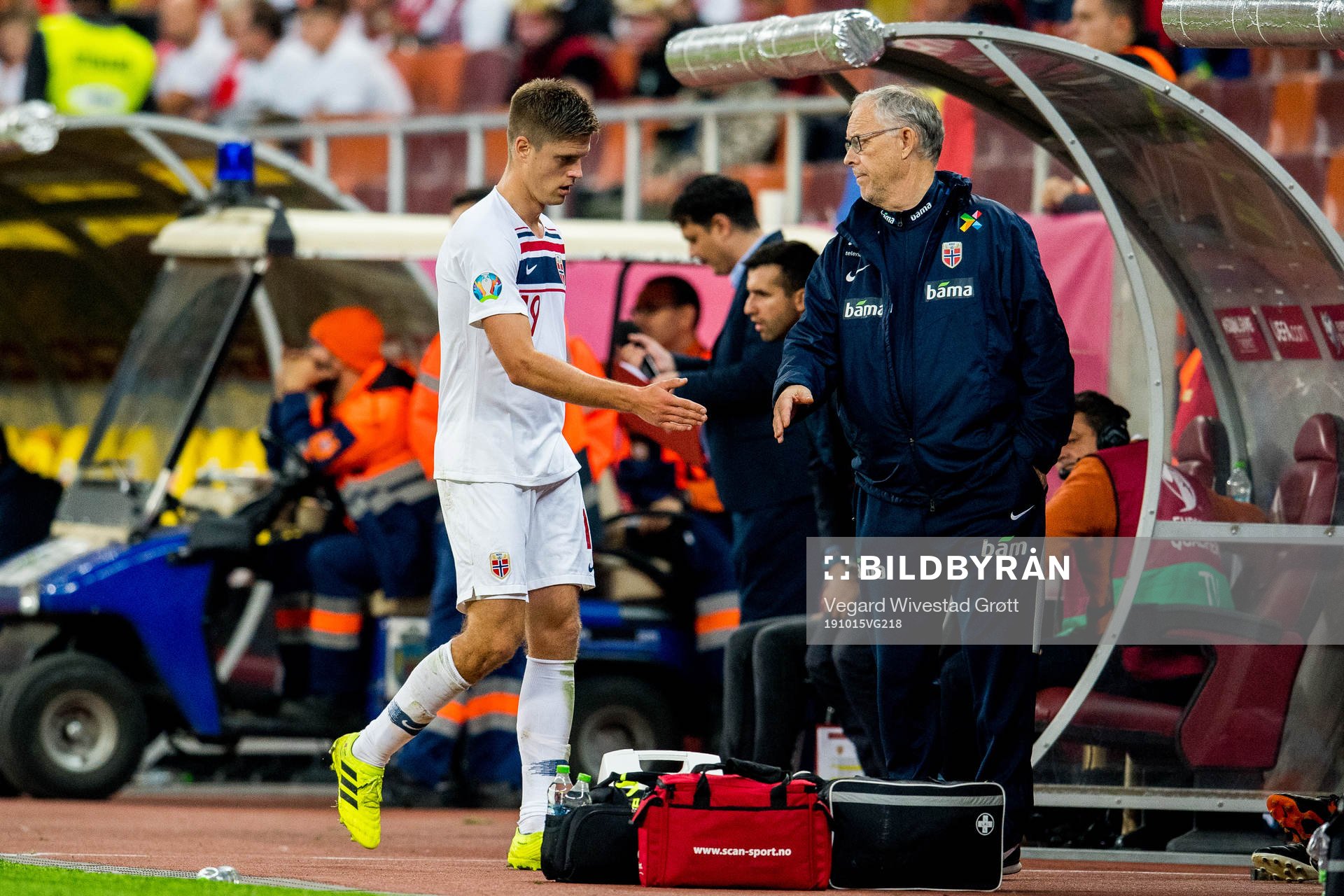 Markus Henriksen and Lars Lagerbäck, head coach of Norway