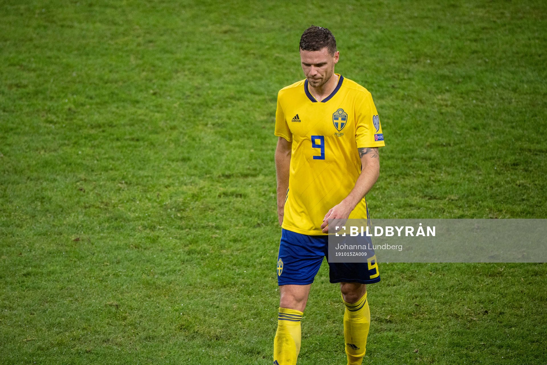 Marcus Berg of Sweden look dejected