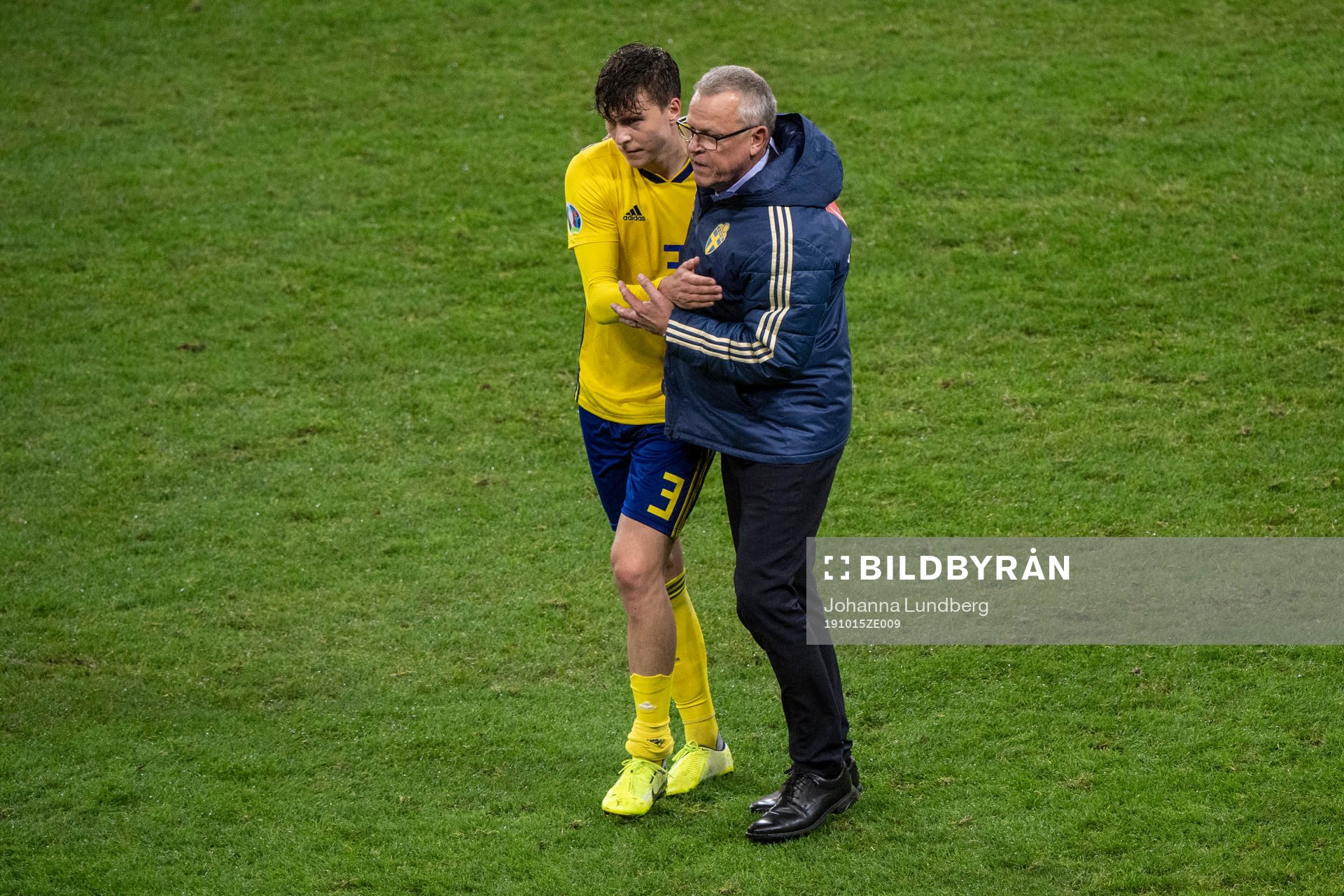 Victor Nilsson Lindelöf and Janne Andersson, head coach of