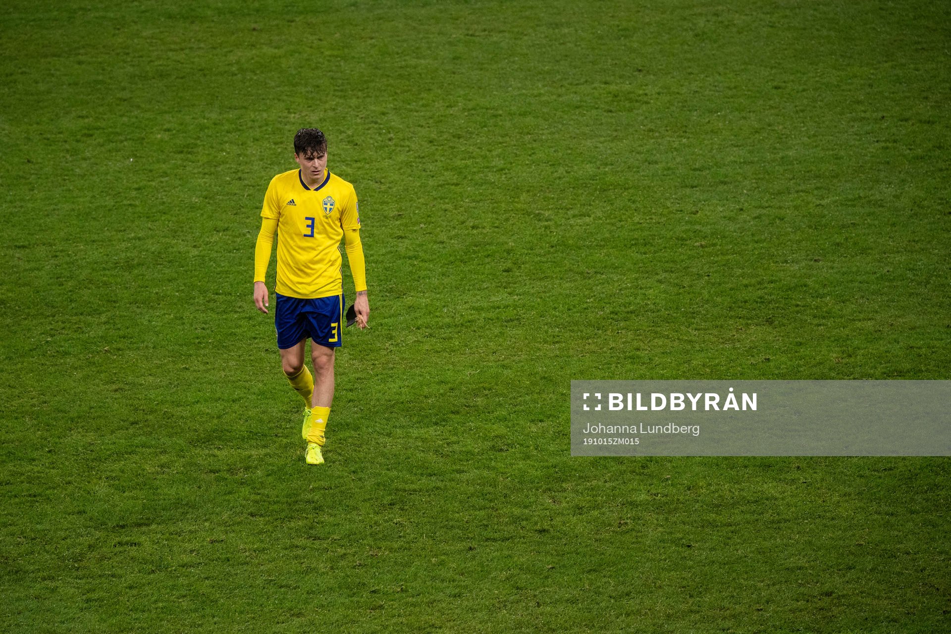 Victor Nilsson Lindelöf of Sweden look dejected