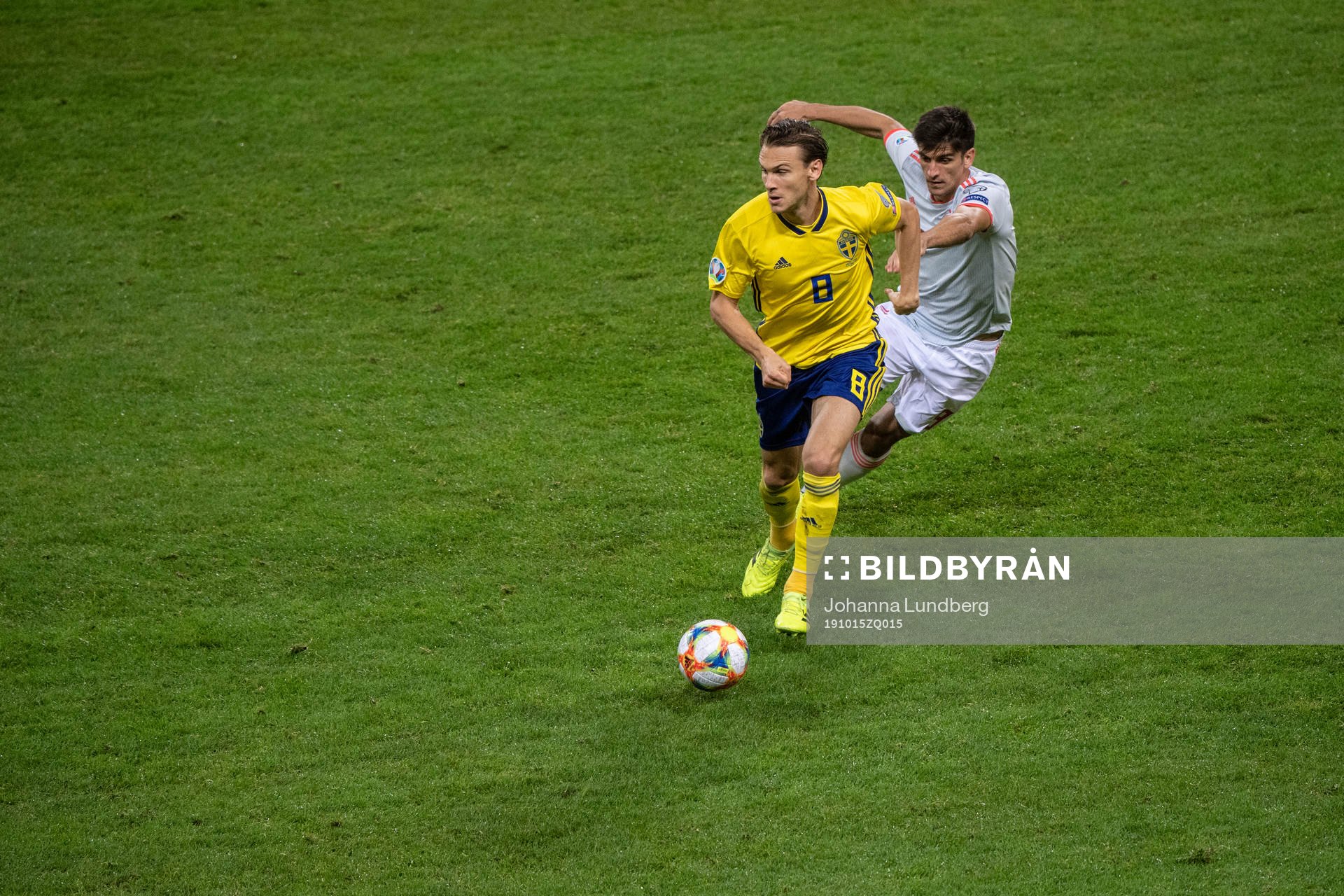 Albin Ekdal of Sweden and Gerard Moreno of Spain