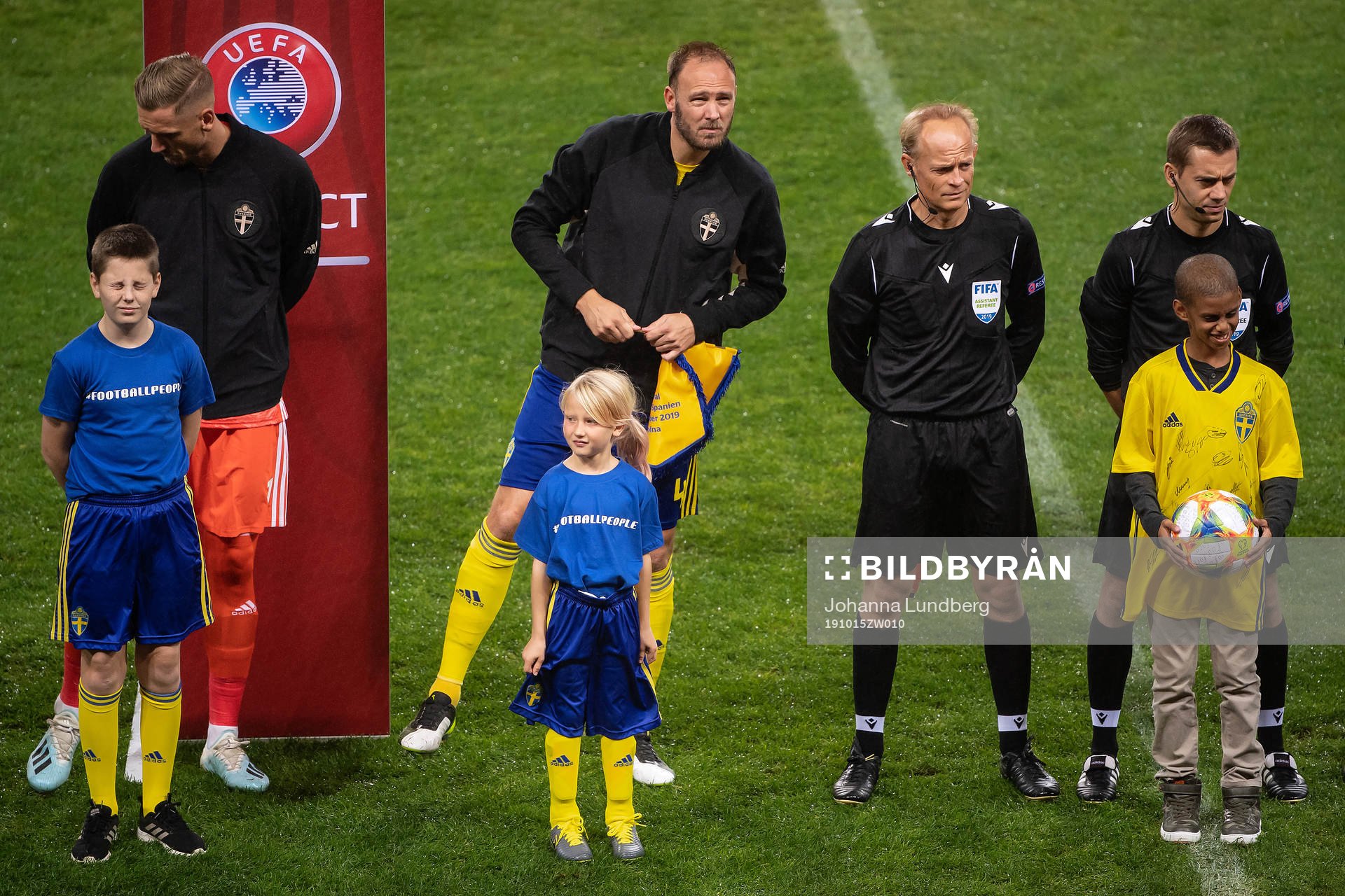 Goalkeeper Robin Olsen, Andreas Granqvist of Sweden and