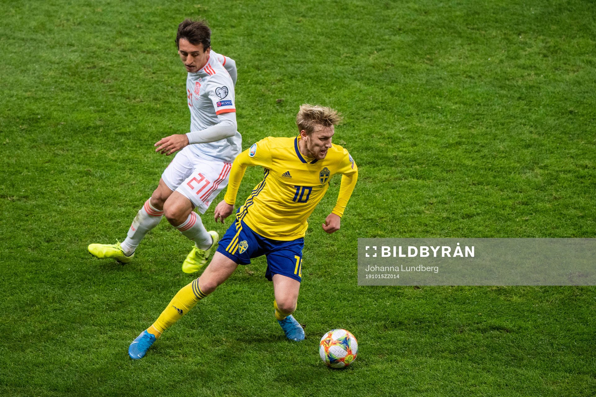 Mikel Oyarzabal of Spain and Emil Forsberg  of Sweden