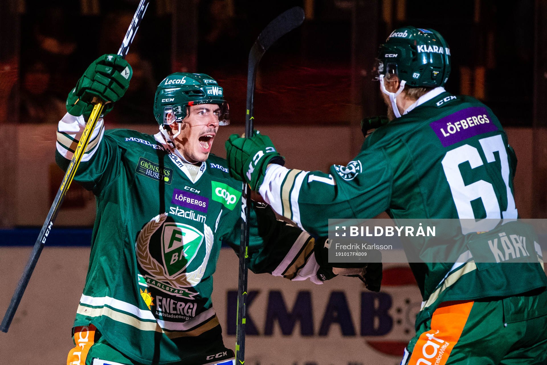 Färjestads Sebastian Erixon och Jamo Kärki jublar