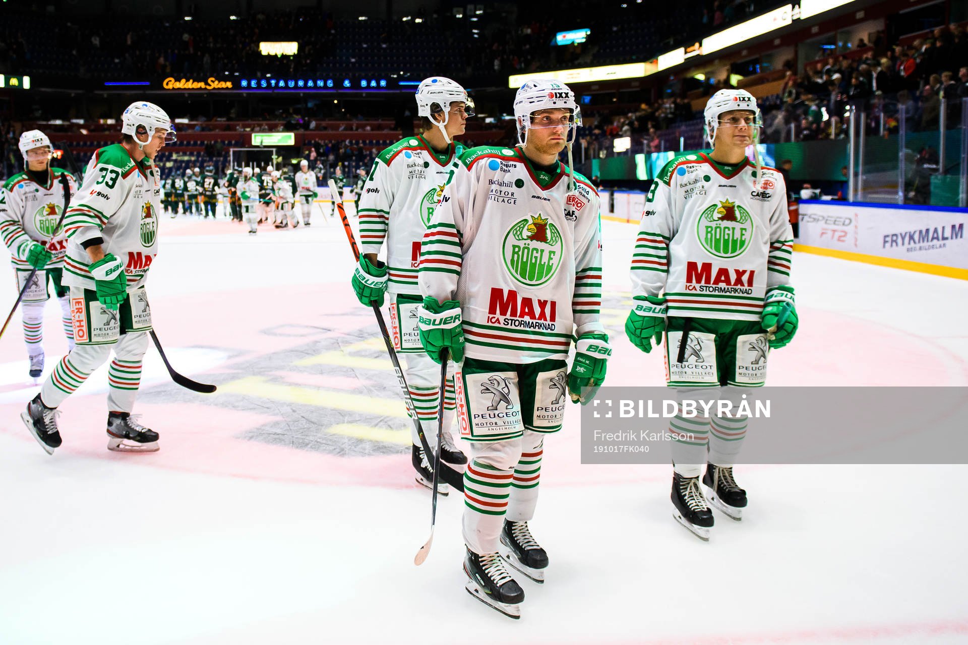 Rögles Simon Ryfors deppar med lagkamrater