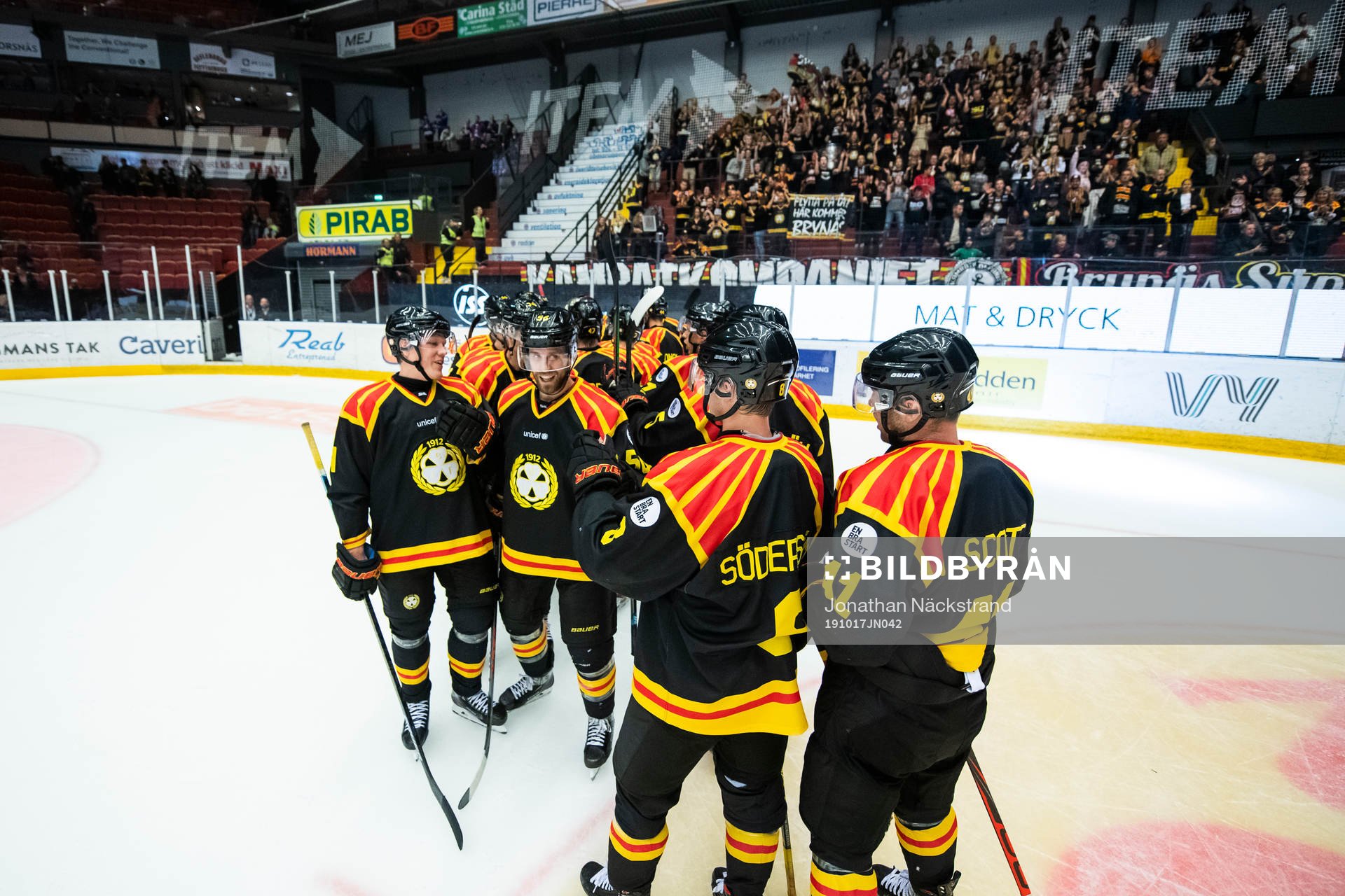 Brynäs spelare jublar