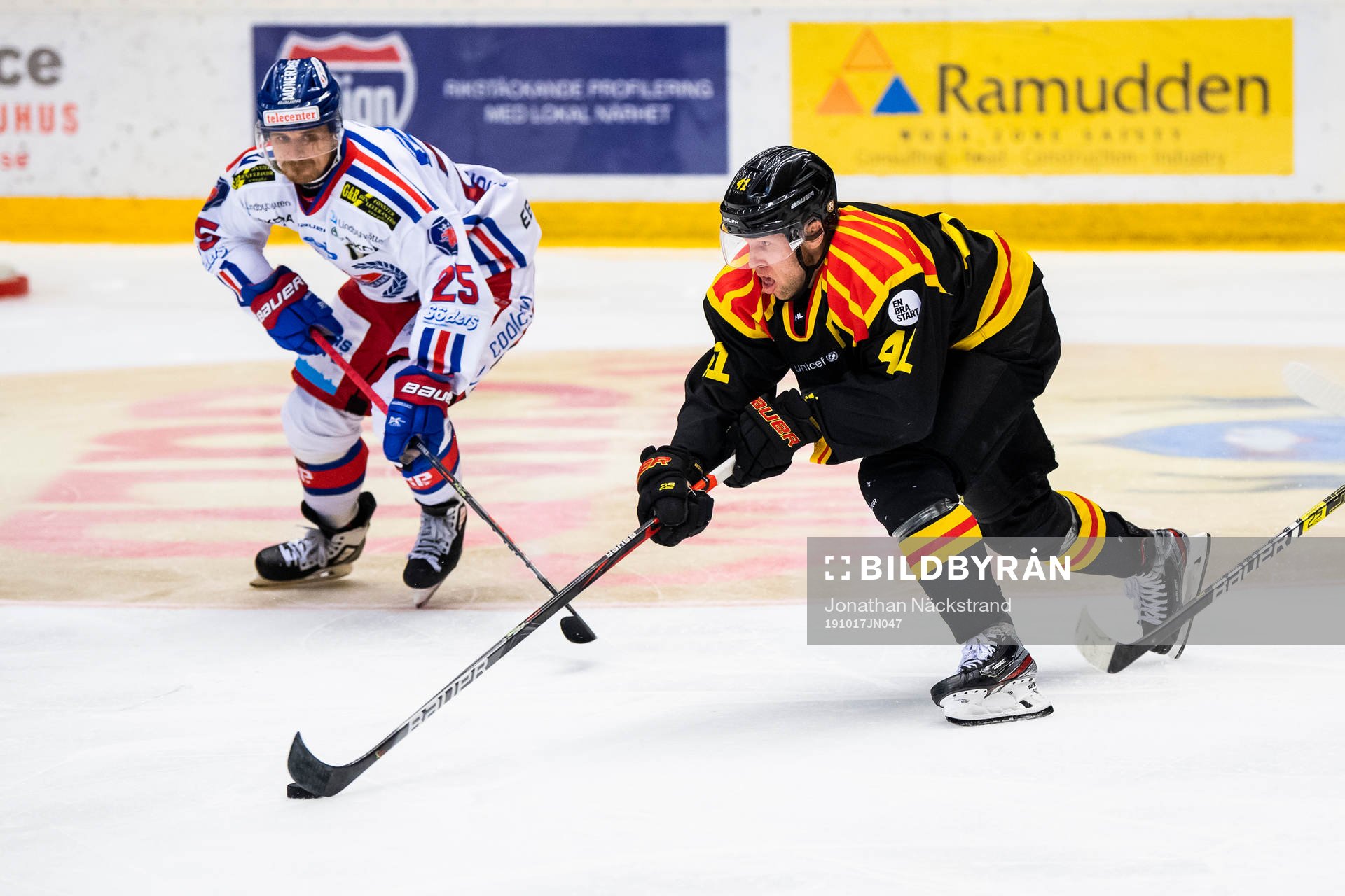Brynäs Greg Scott  och Oskarshamns Johannes Salmonsson