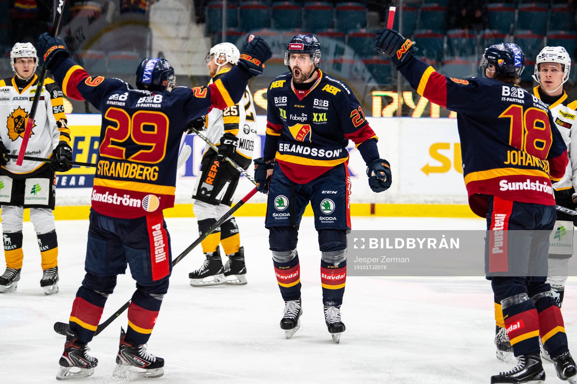 Djurgårdens Patrik Berglund (m) jublar