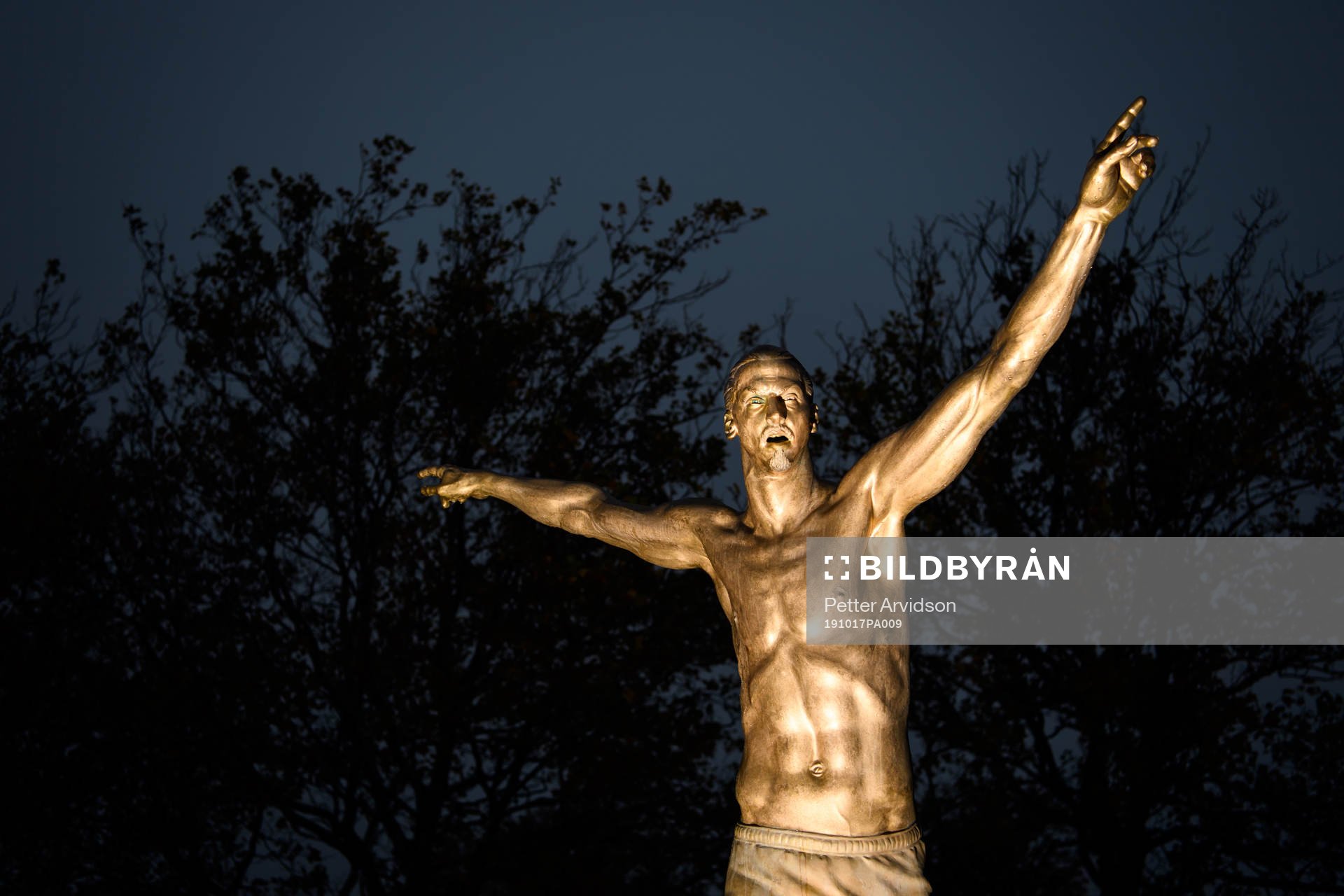 The statue of Zlatan Ibrahimovic photographed