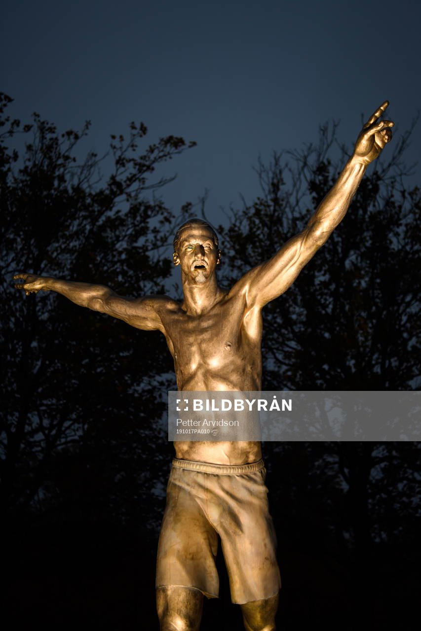 The statue of Zlatan Ibrahimovic photographed