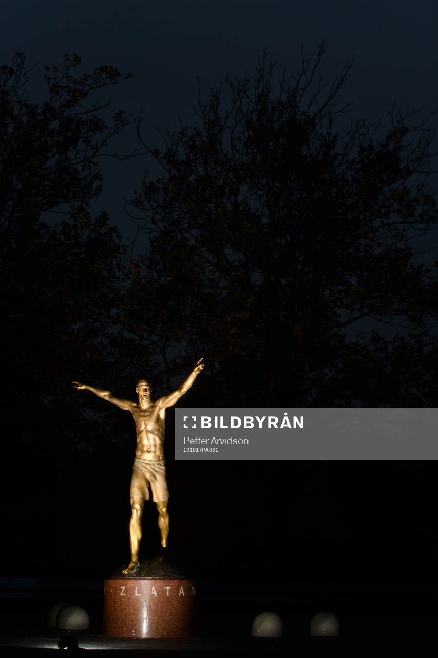 The statue of Zlatan Ibrahimovic photographed