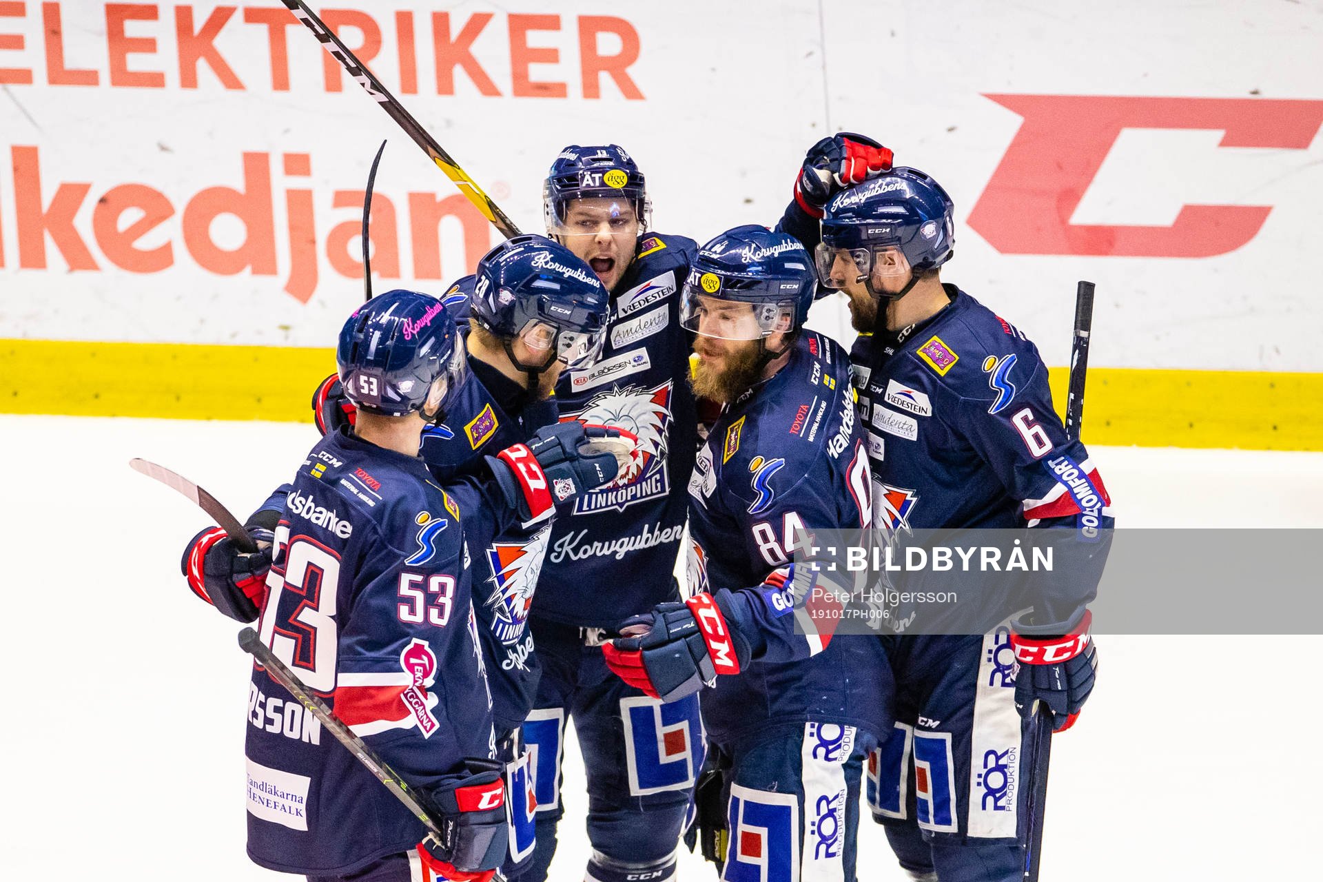 Linköpings Andrew Gordon jublar med lagkamrater