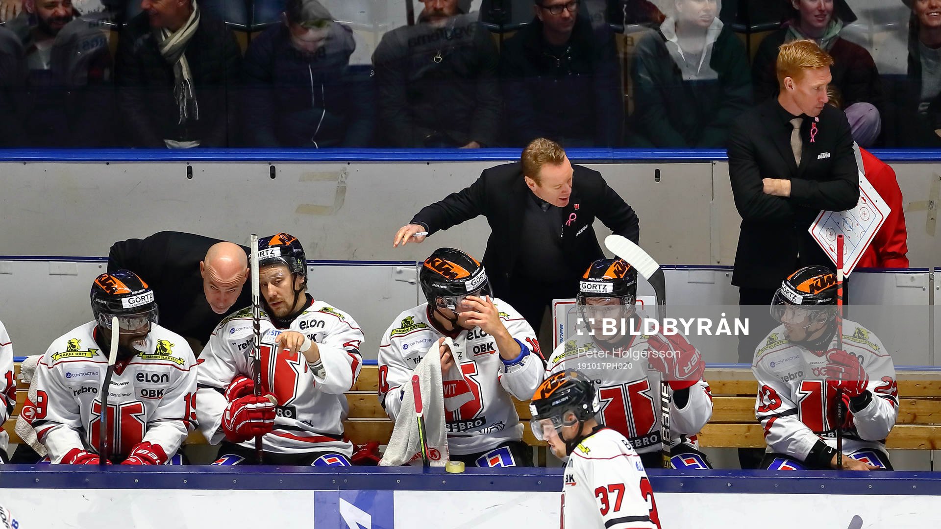Örebros bås med tränare Niklas Eriksson