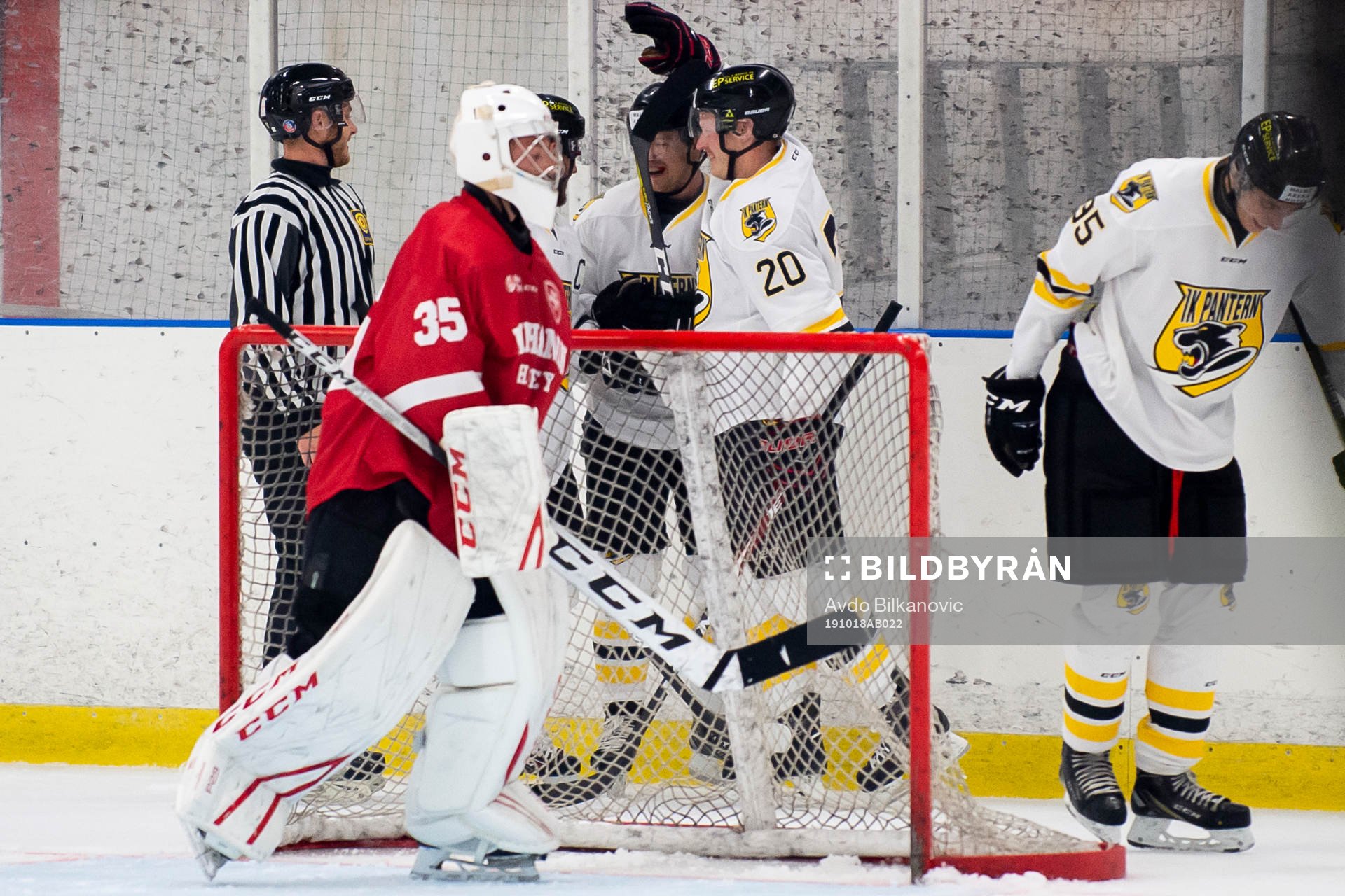 Panterns Nicklas Jadeland och Filip Rubensson jublar