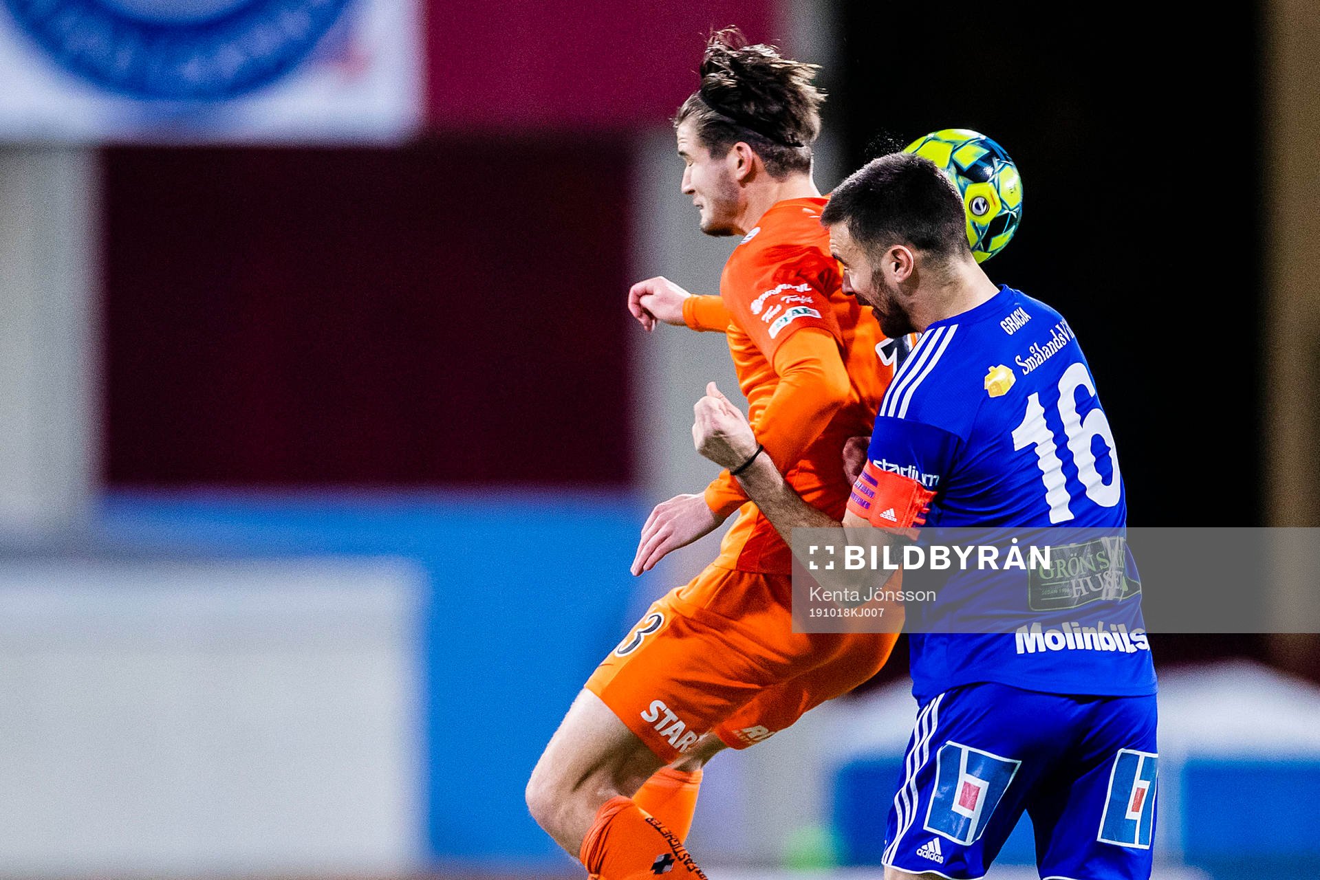 AFC Eskilstunas Wilhelm Loeper och Sundsvalls Carlos Gracia