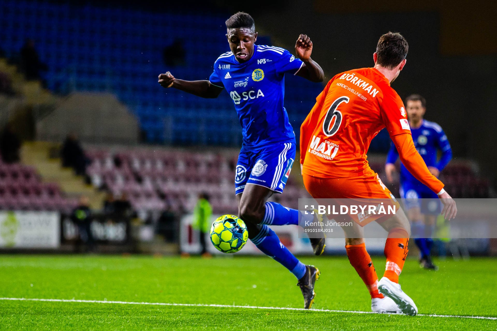 Sundsvalls Pa Konate och AFC Eskilstunas Jesper Björkman