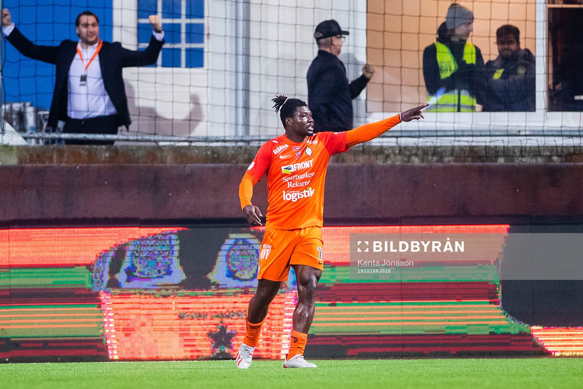AFC Eskilstunas Onyedikachukwu Samuel Nnamani jublar