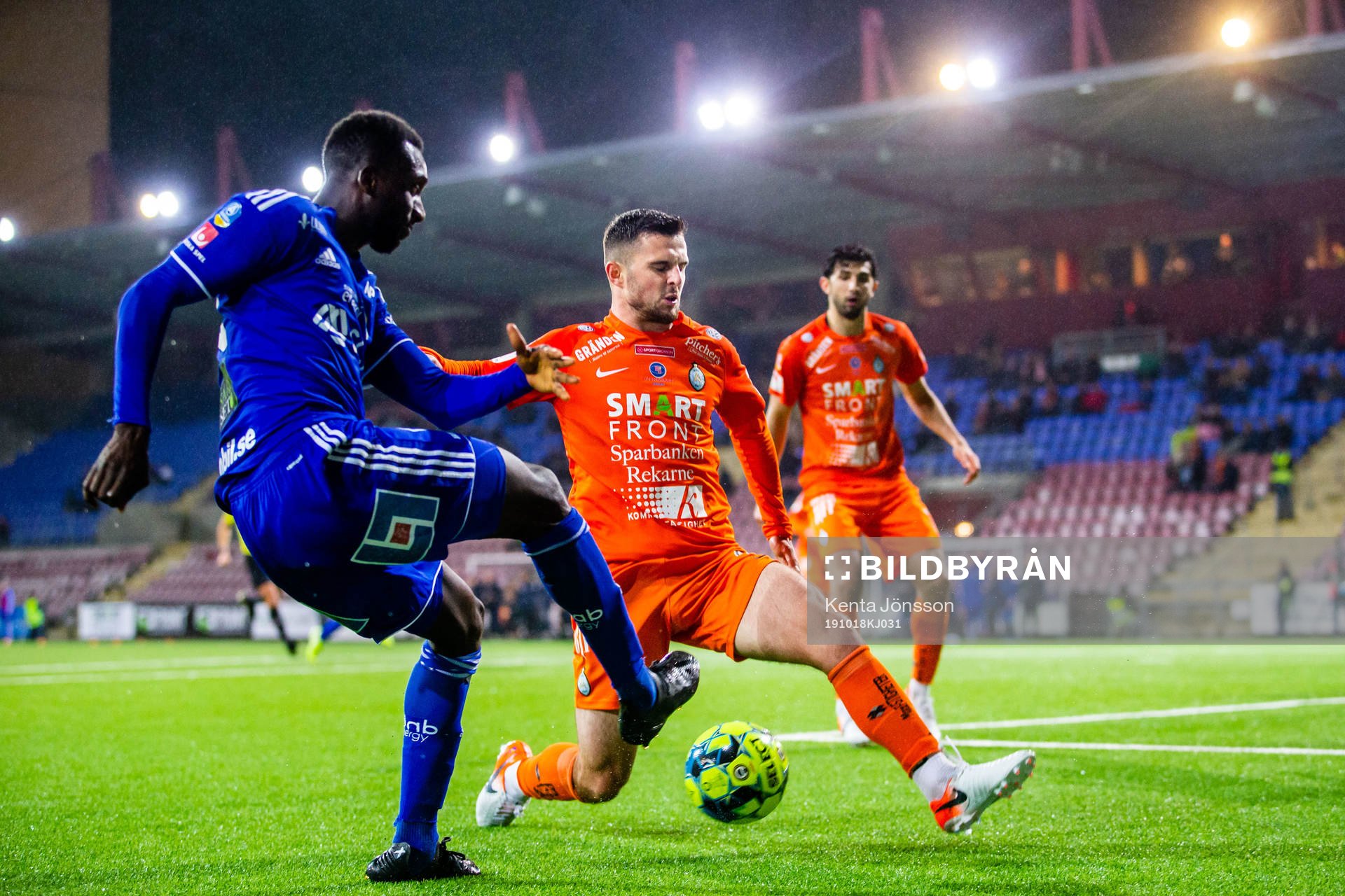 Sundsvalls Peter Wilson och AFC Eskilstunas Kadir Hodzic