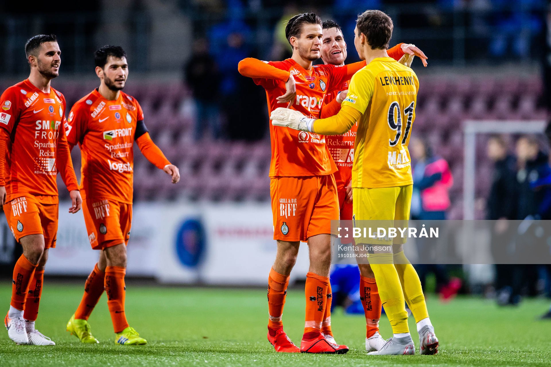 AFC Eskilstunas spelare jublar