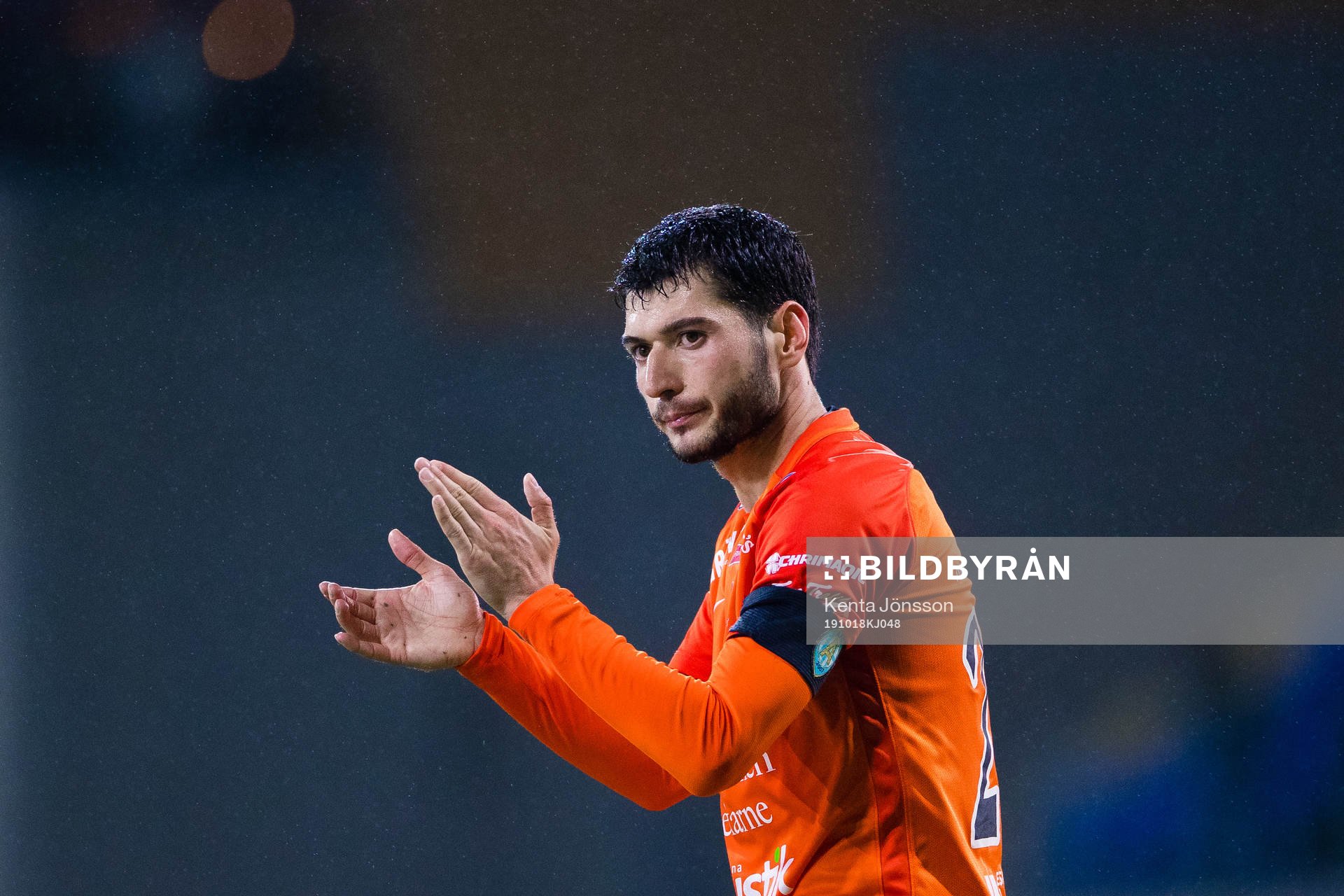 AFC Eskilstunas Anel Rashkaj applåderar under fotbollsmatchen i Allsvenskan mellan AFC Eskilstuna och GIF Sundsvall den 18 oktober 2019 i Eskilstuna.
