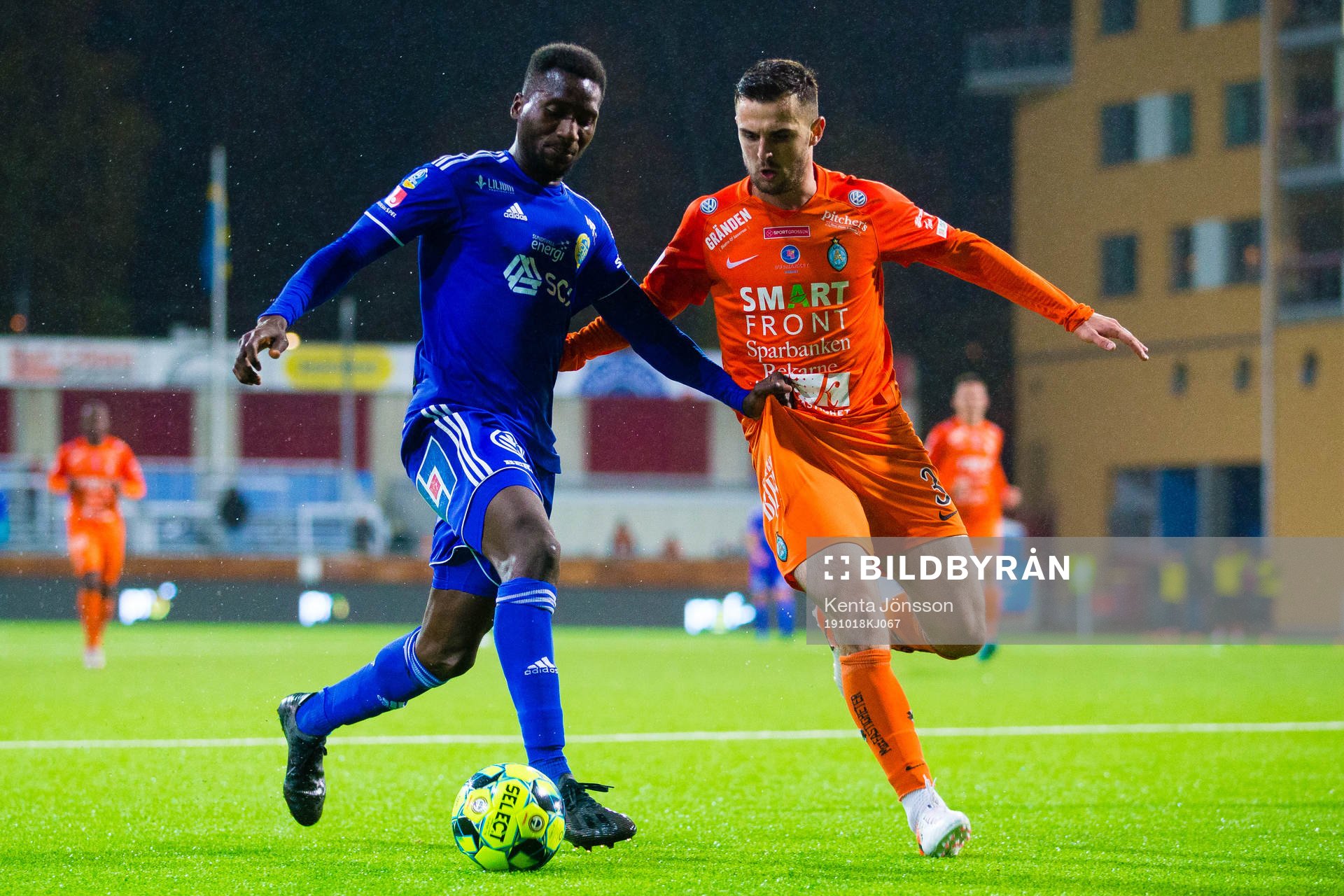 Sundsvalls Peter Wilson och AFC Eskilstunas Kadir Hodzic