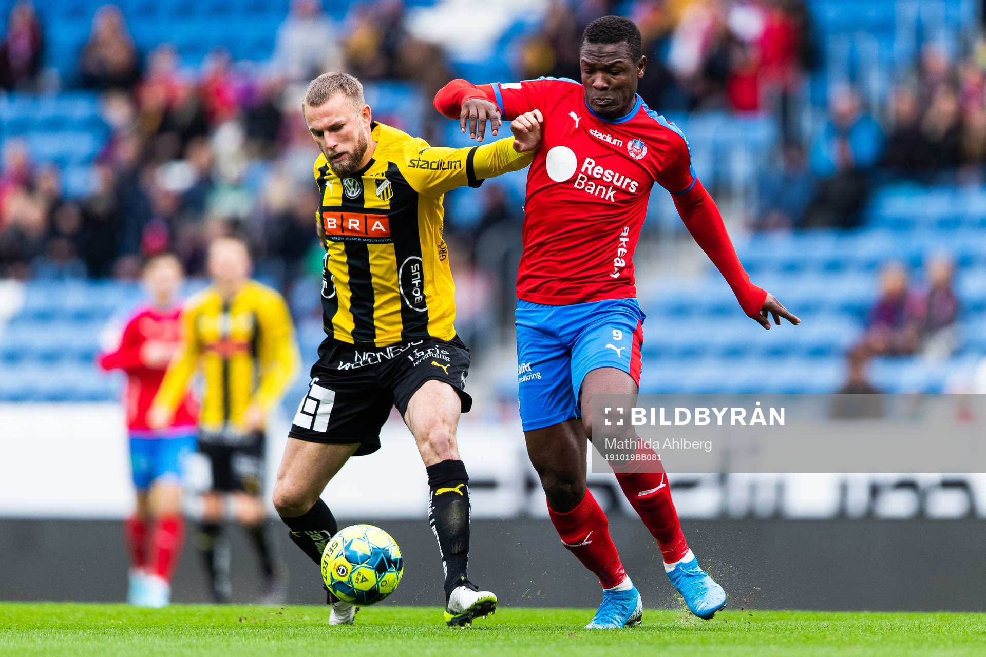 Häckens Alexander Faltsetas och Helsingborgs Alhaji Gero i